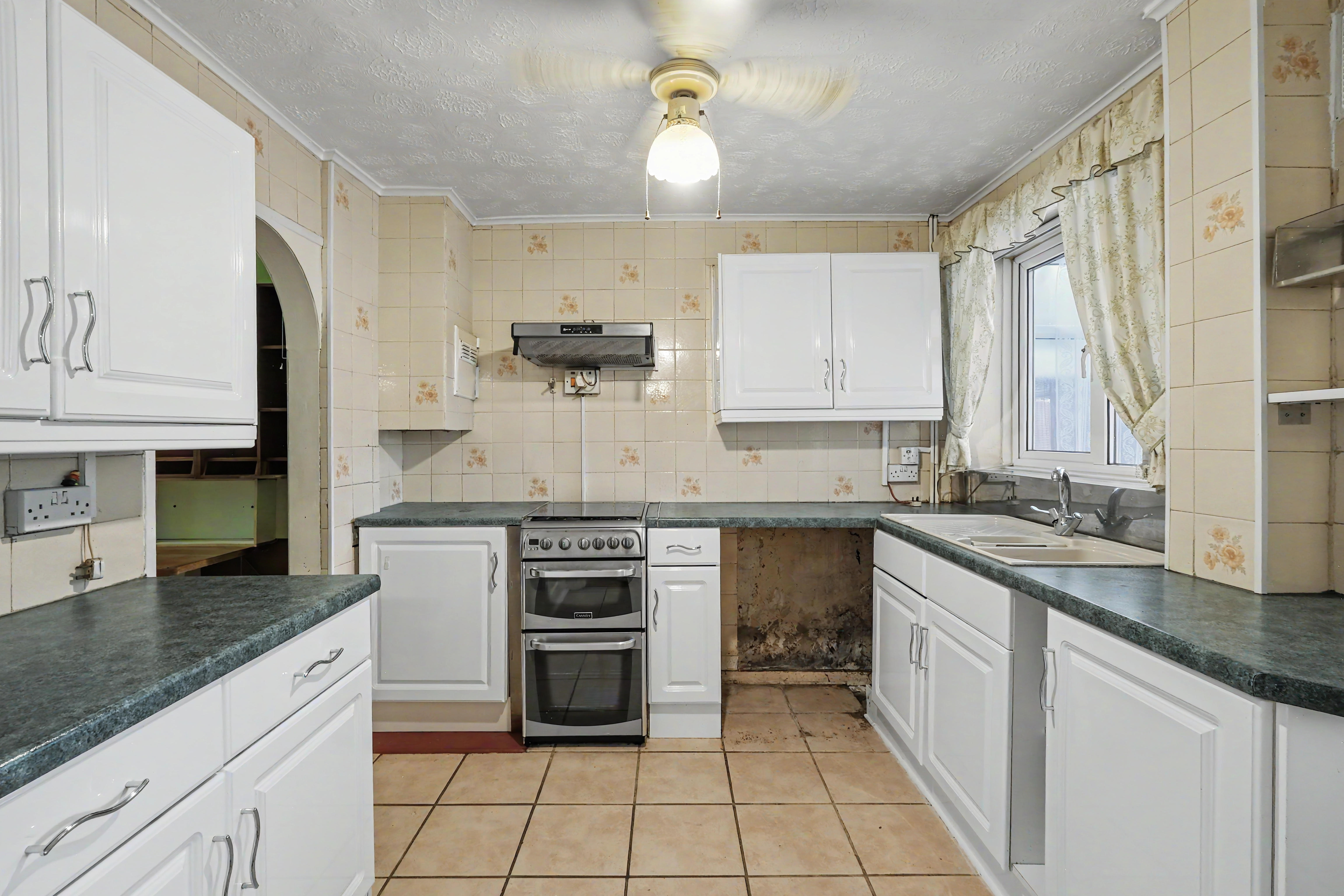 5 - Kitchen