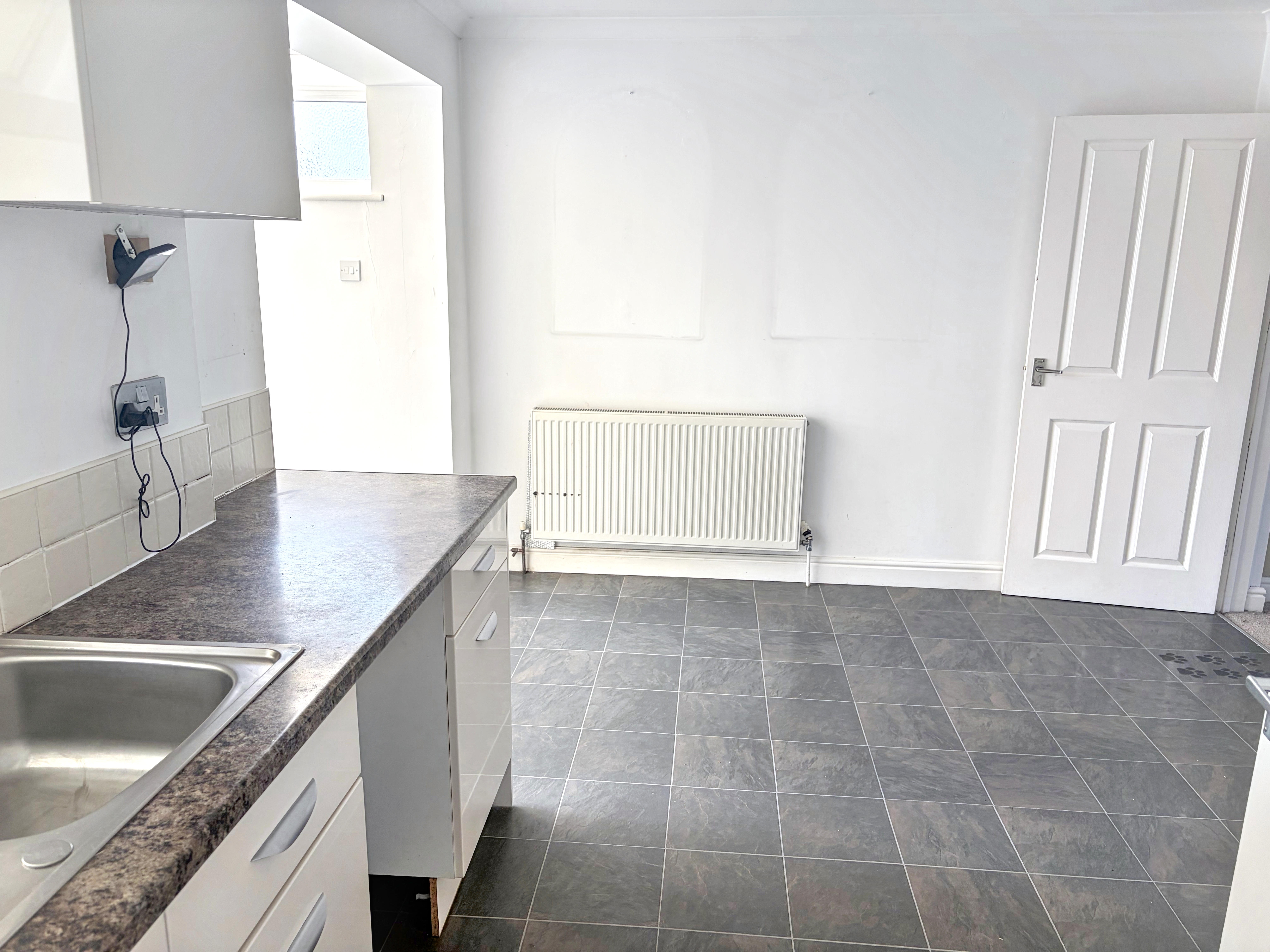 5 - Kitchen