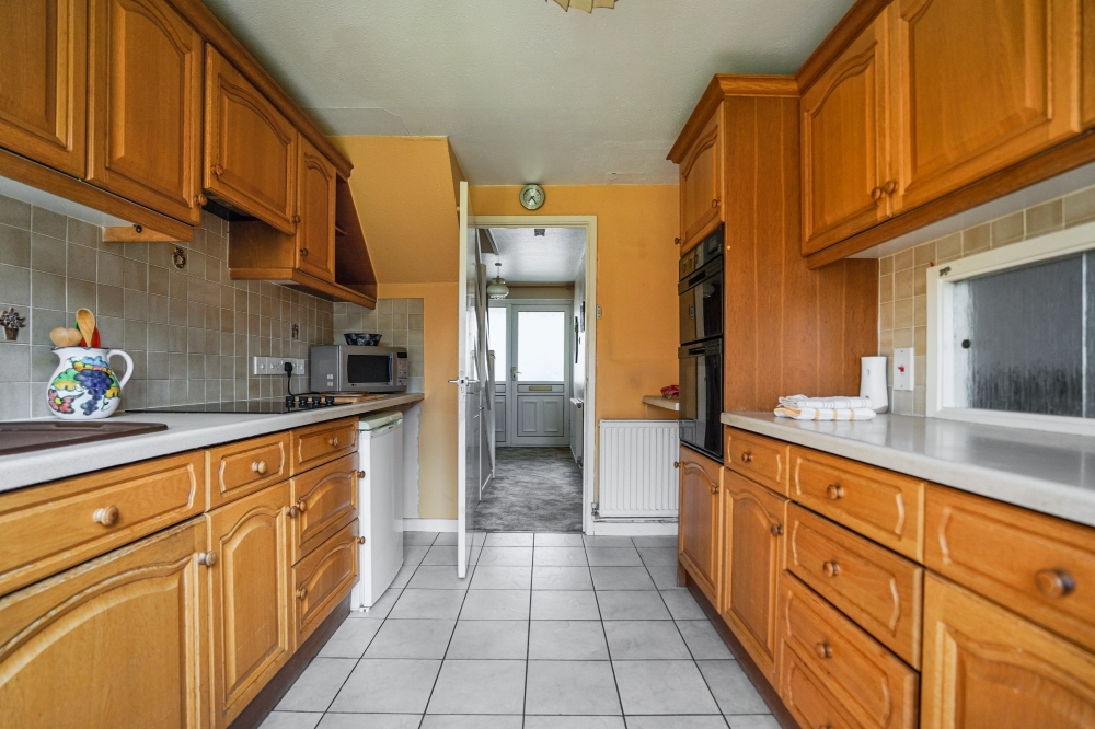 6 - Kitchen