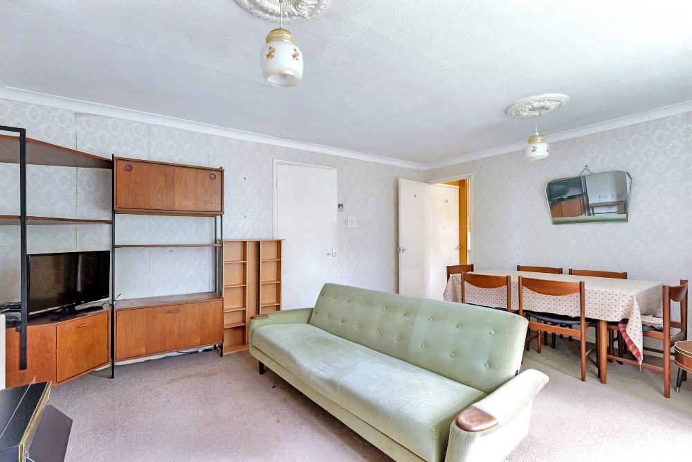 6 - Living room