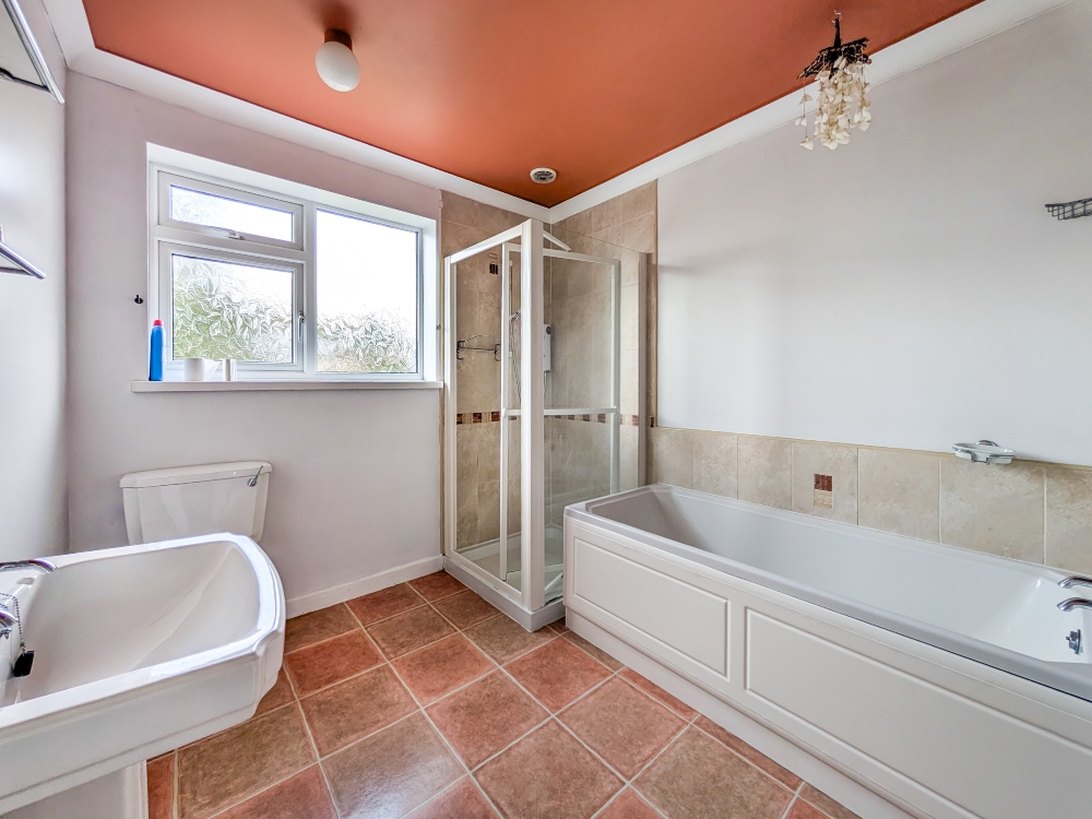 14 - Bathroom