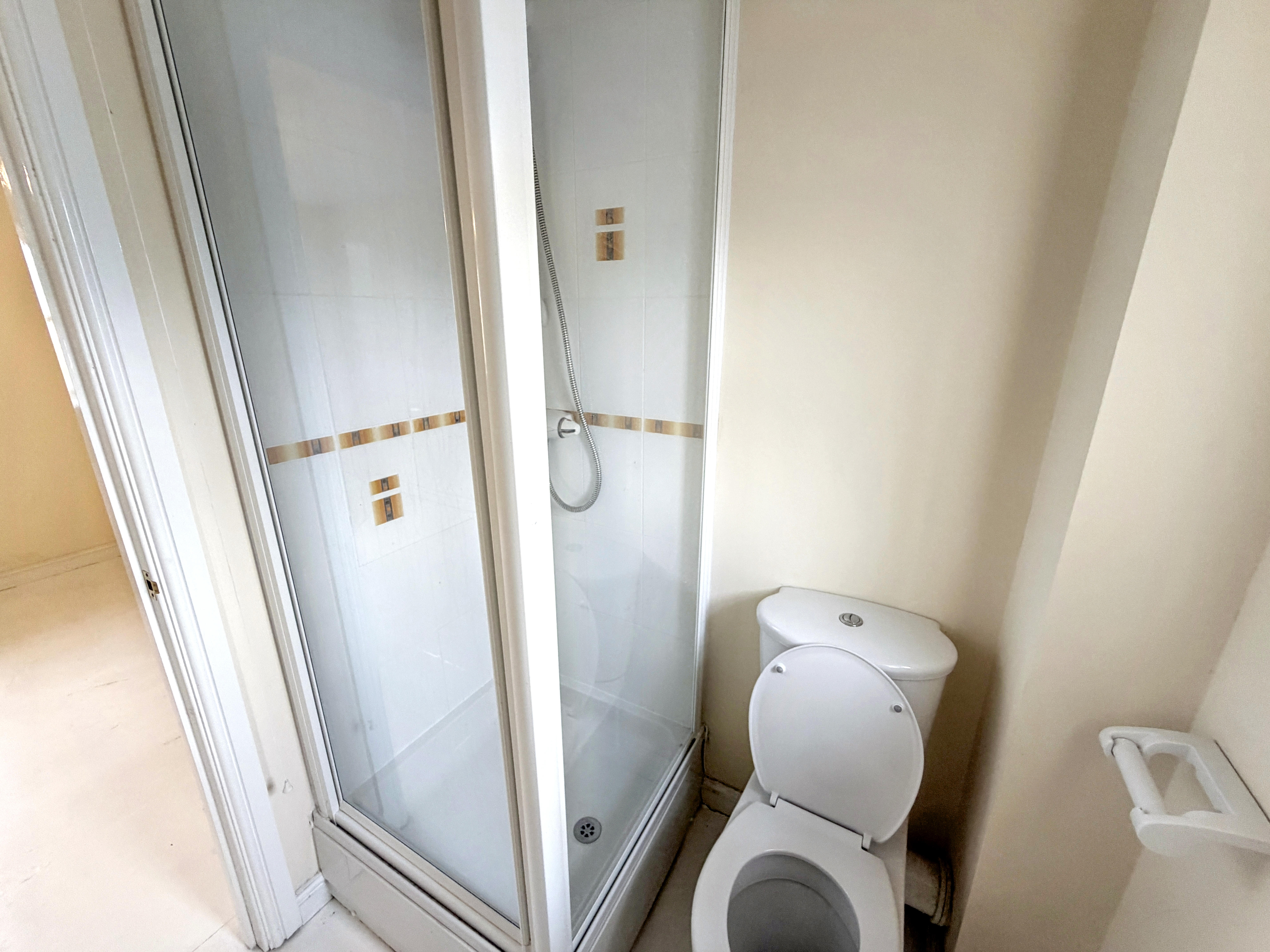 12 - Ensuite