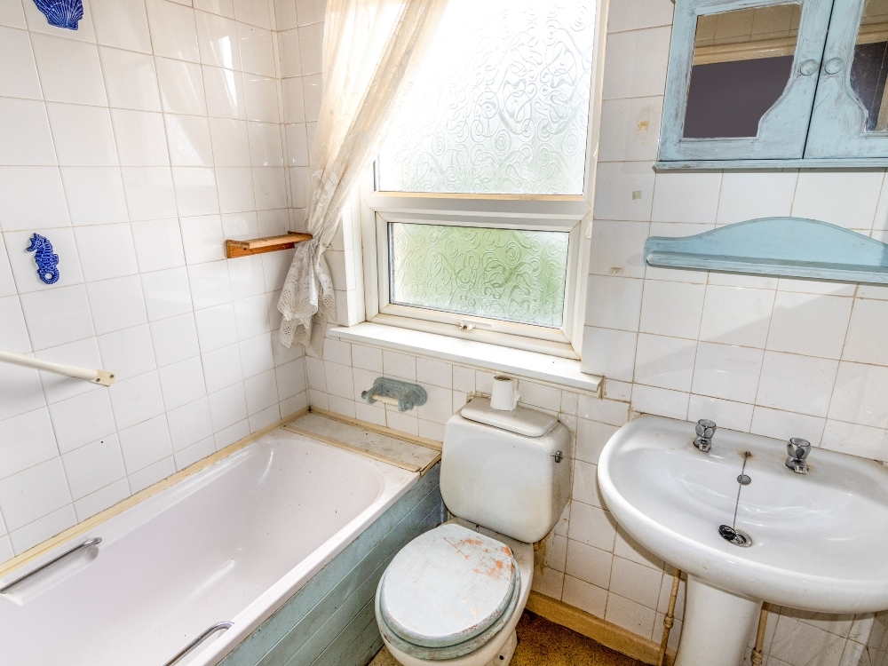 14 - Bathroom