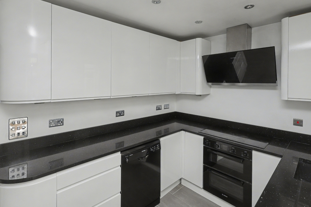 7 - Kitchen