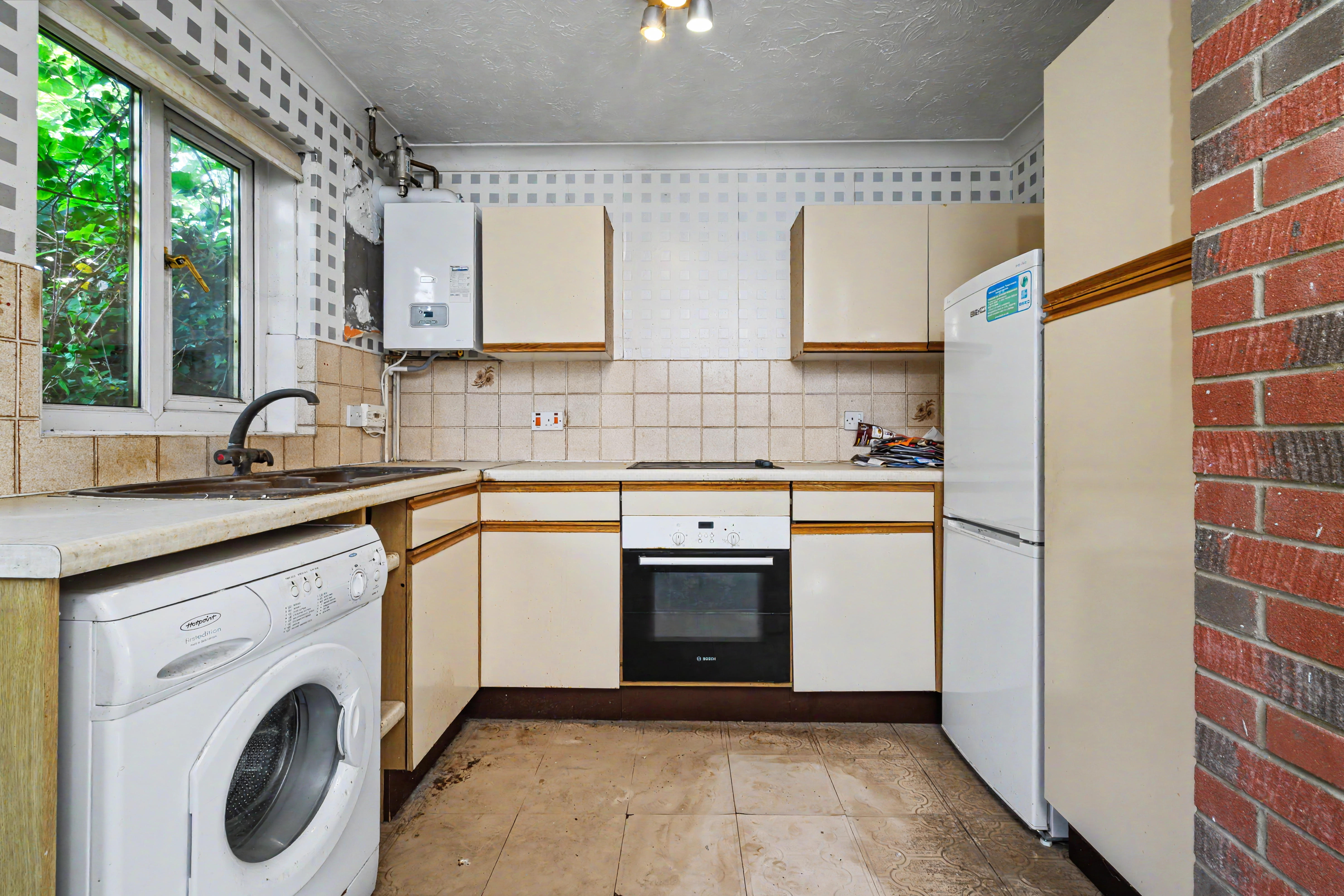 7 - Kitchen