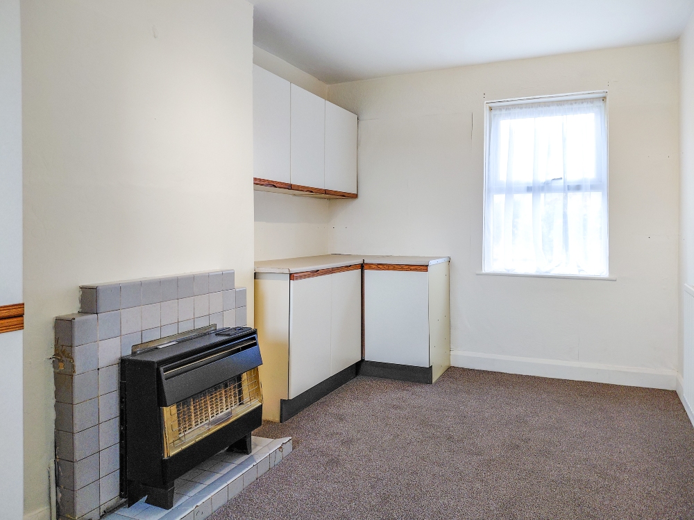 4 - Kitchen