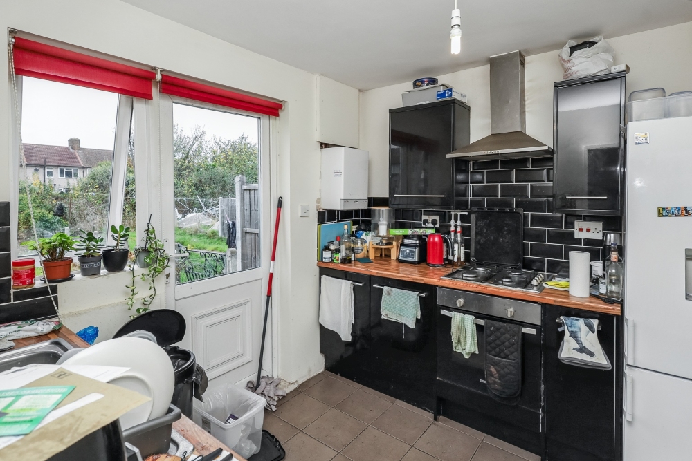 7 - Kitchen