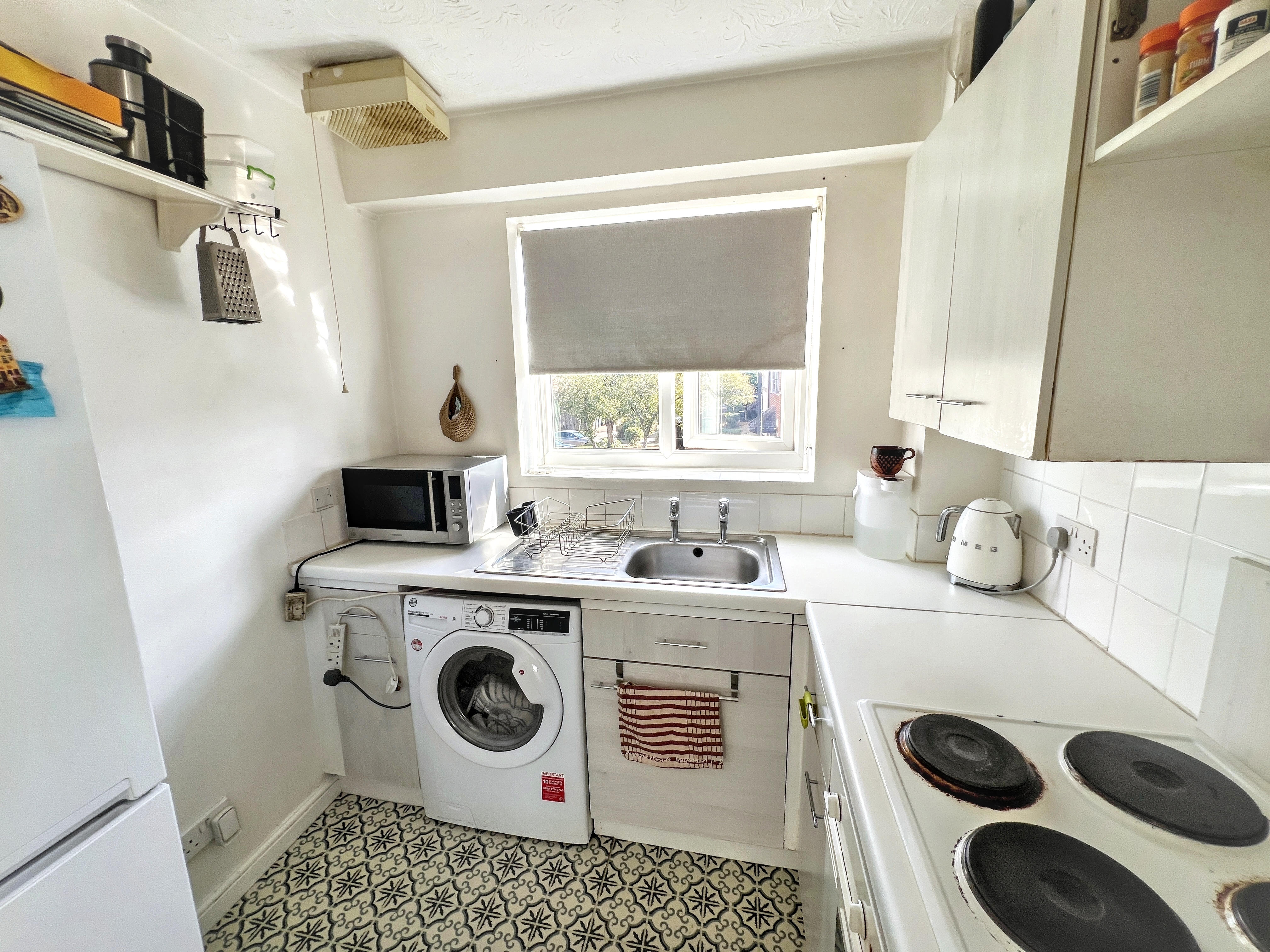 6 - Kitchen