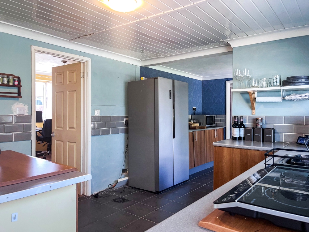 3 - Kitchen