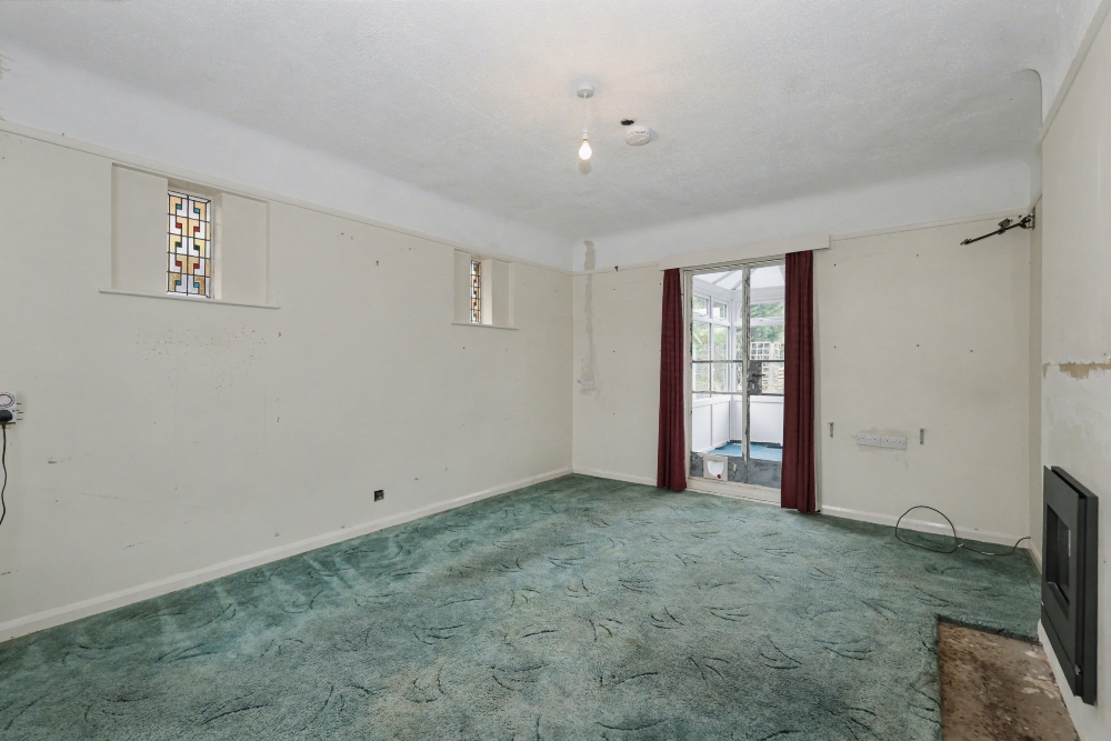 4 - Living room