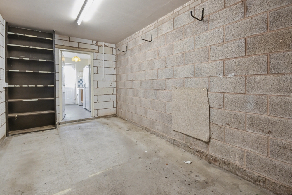 20 - Garage