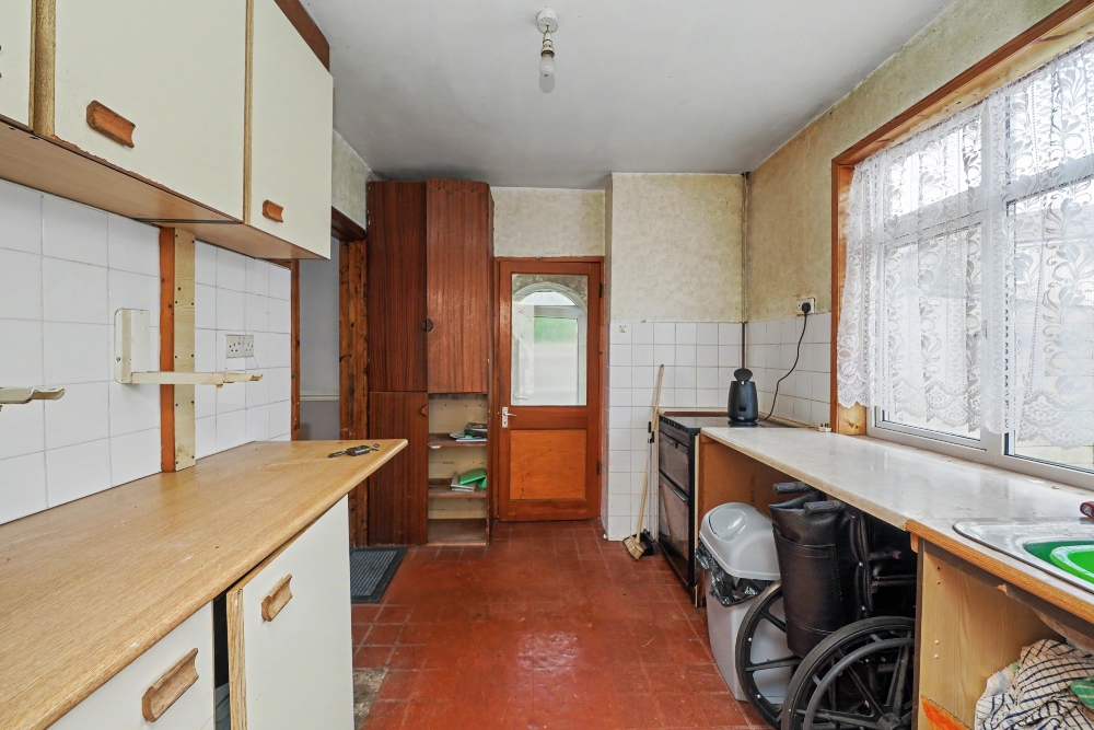 7 - Kitchen