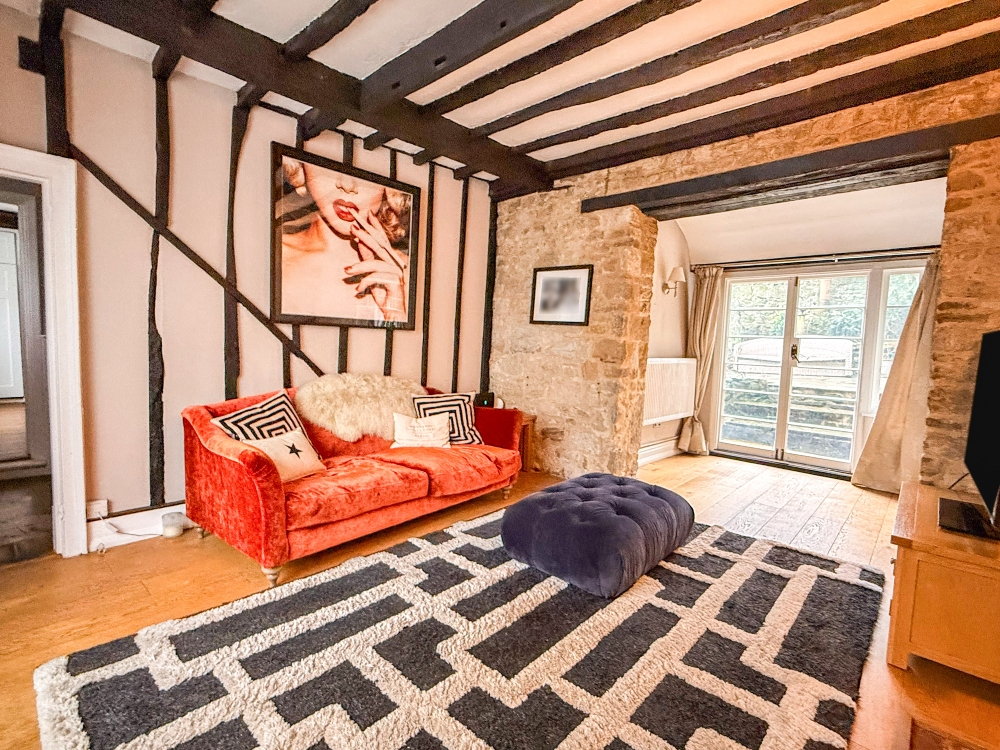 7 - Living room