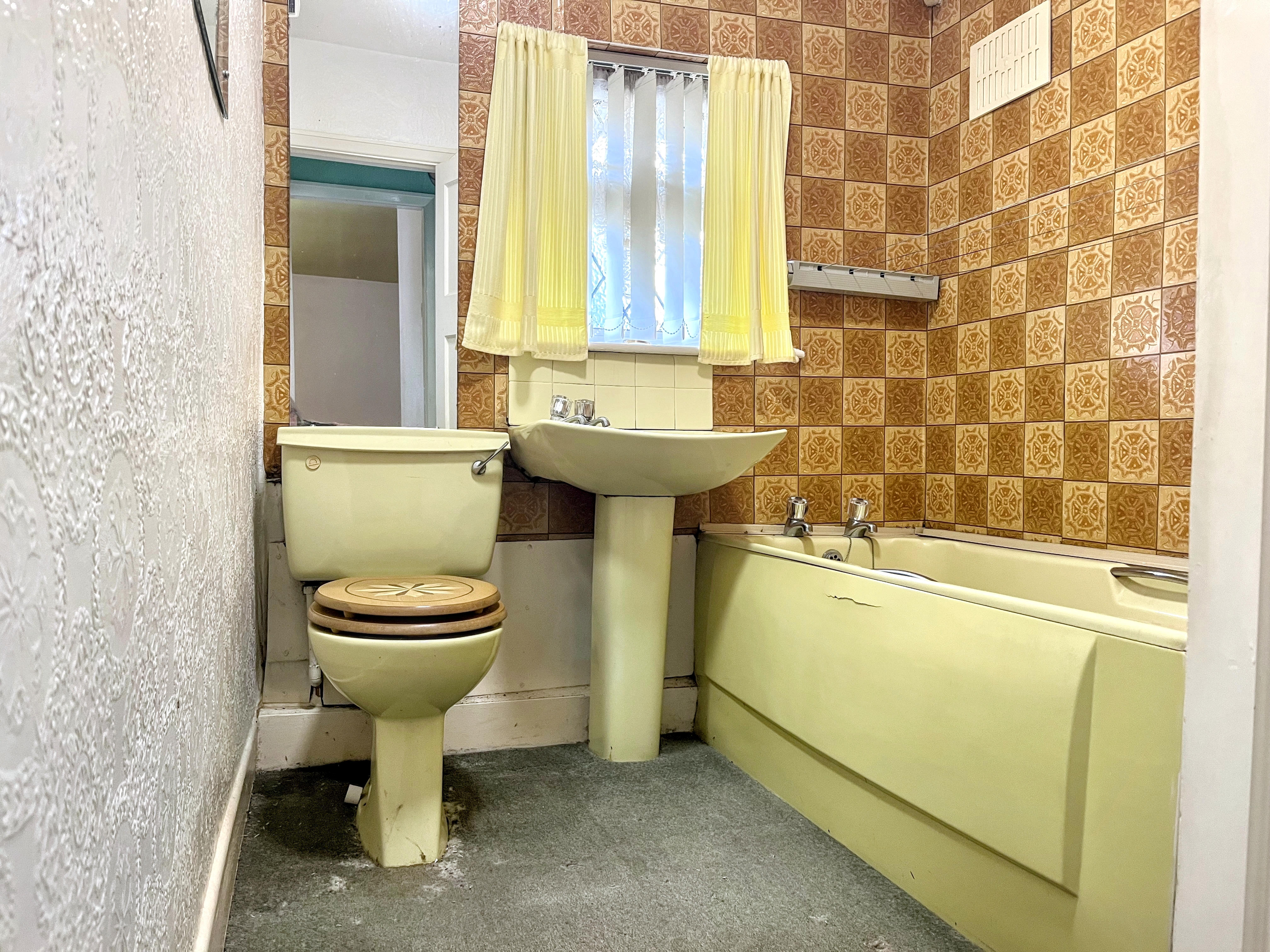 11 - Bathroom