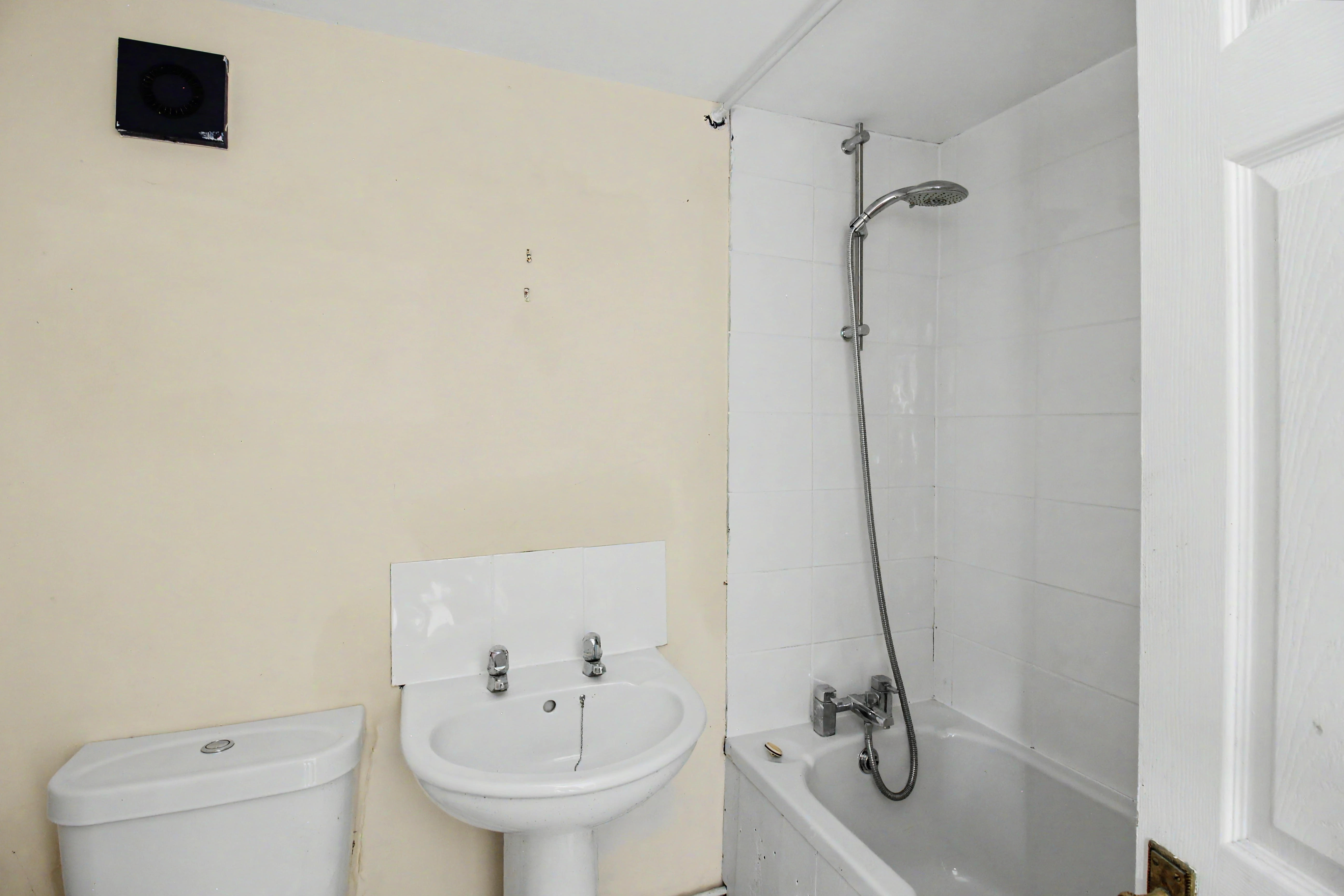 15 - Bathroom