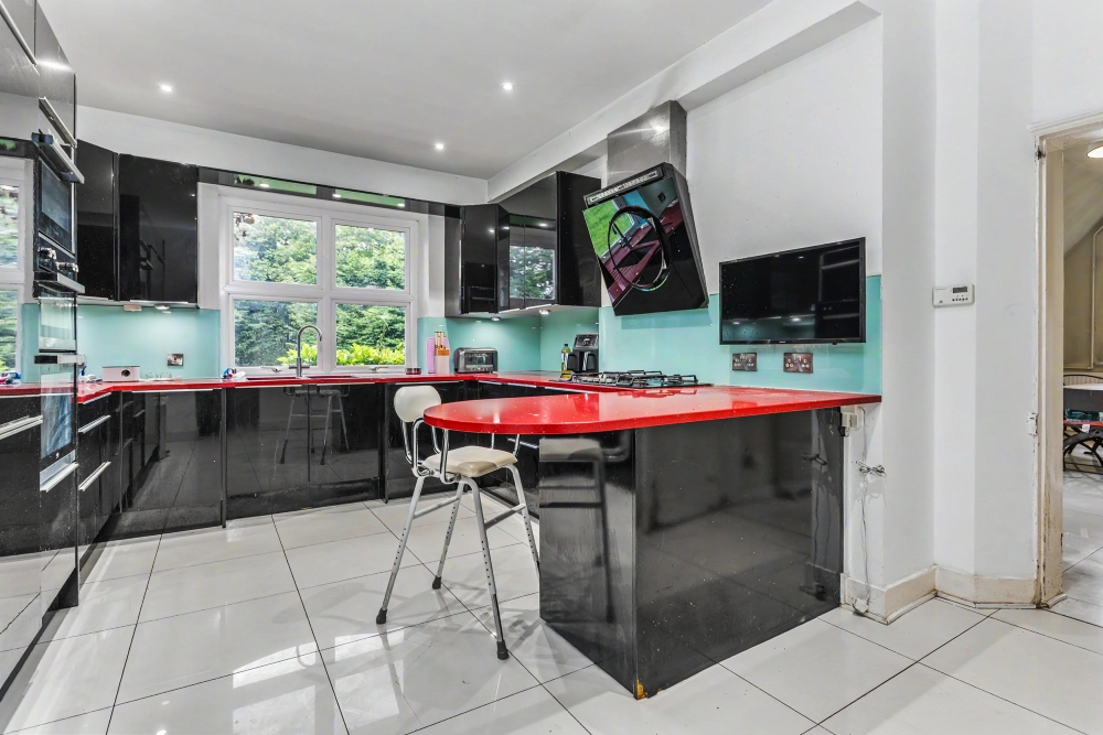 4 - Kitchen