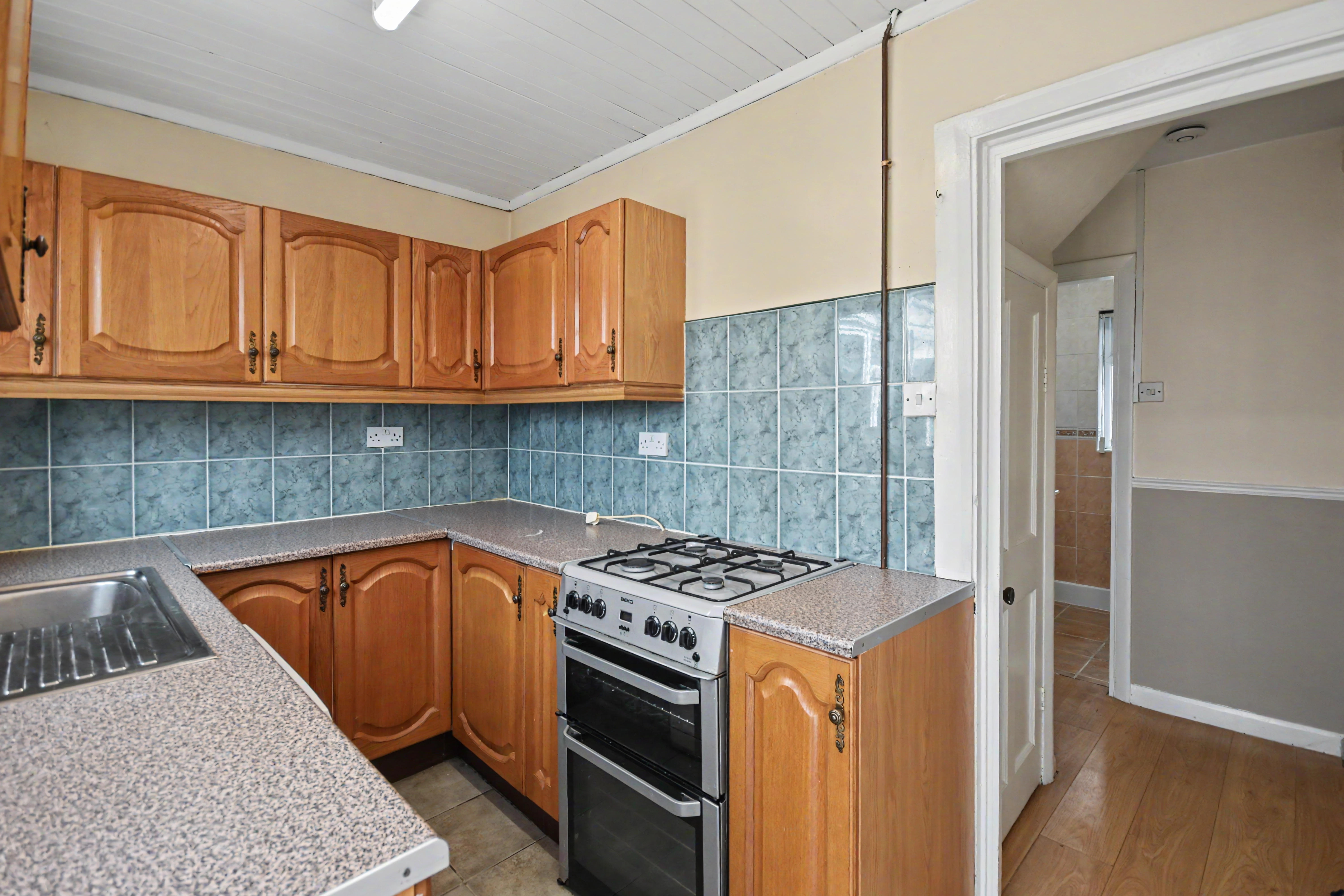 6 - Kitchen