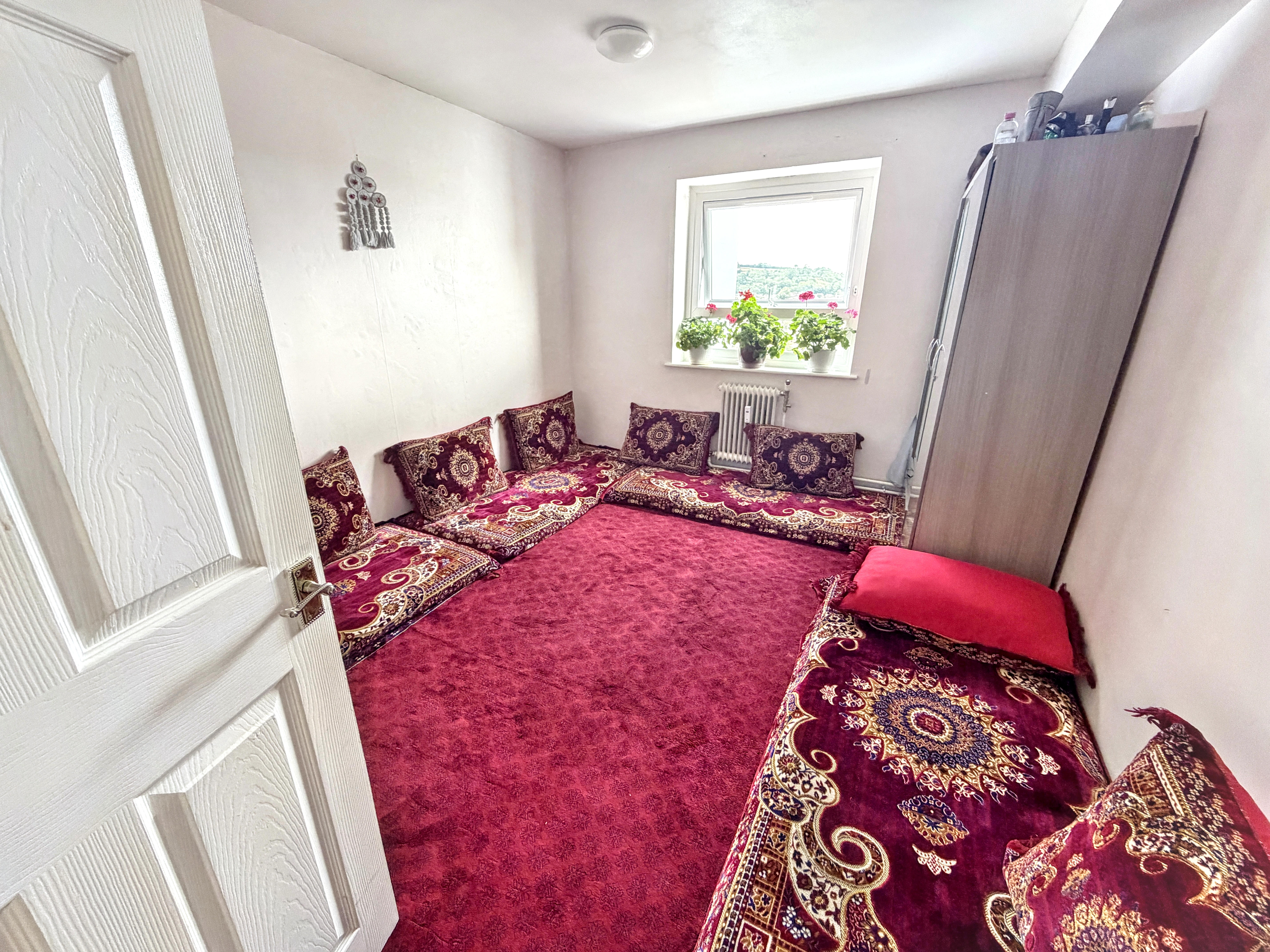 Bedroom 1 - 6