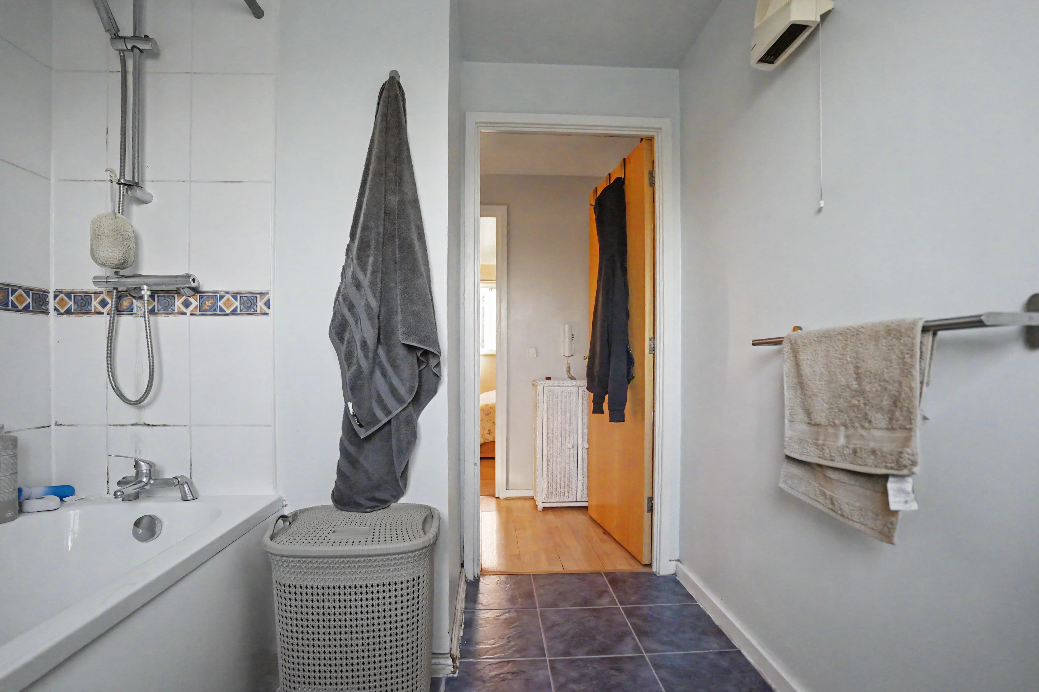 11 - Bathroom