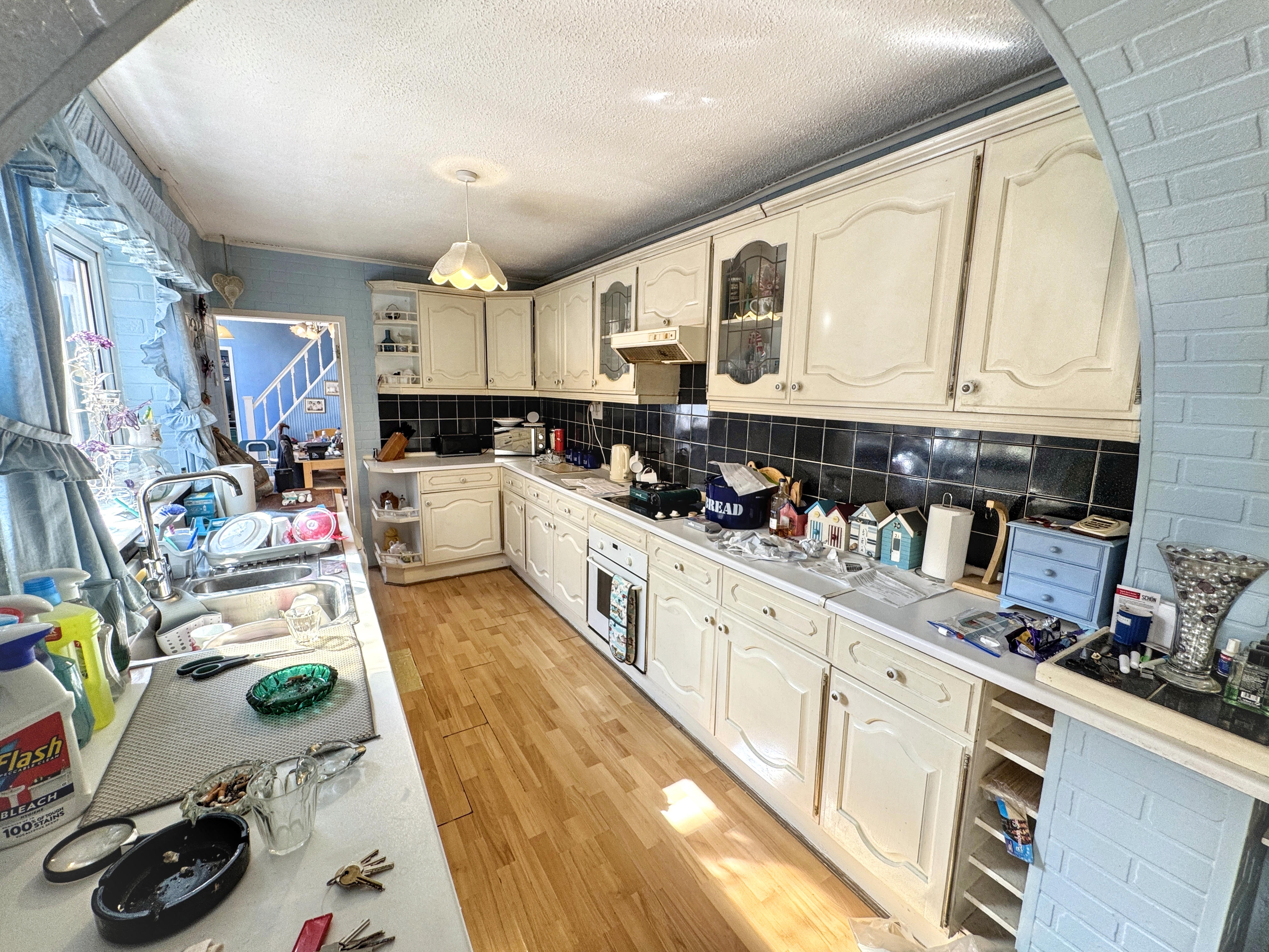 5 - Kitchen