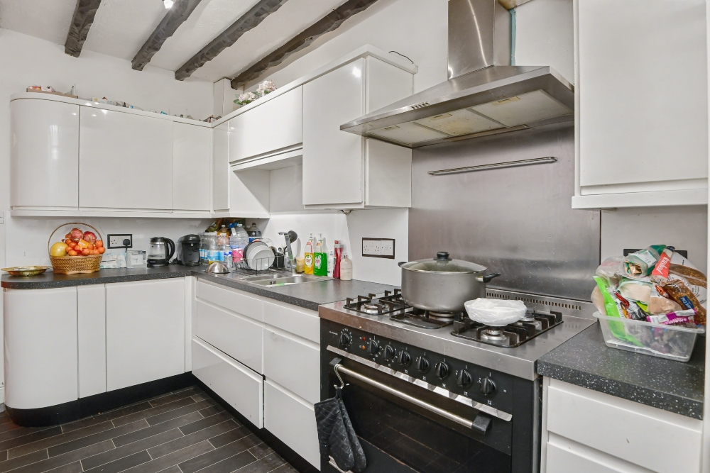 4 - Kitchen
