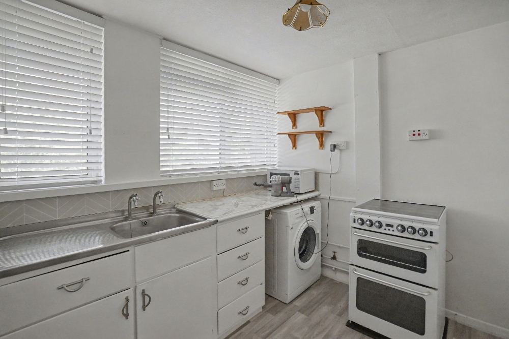 6 - Kitchen