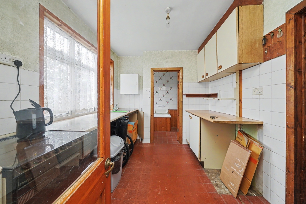 9 - Kitchen