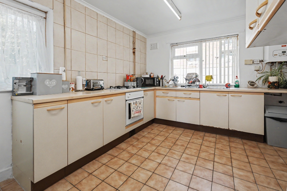 5 - Kitchen