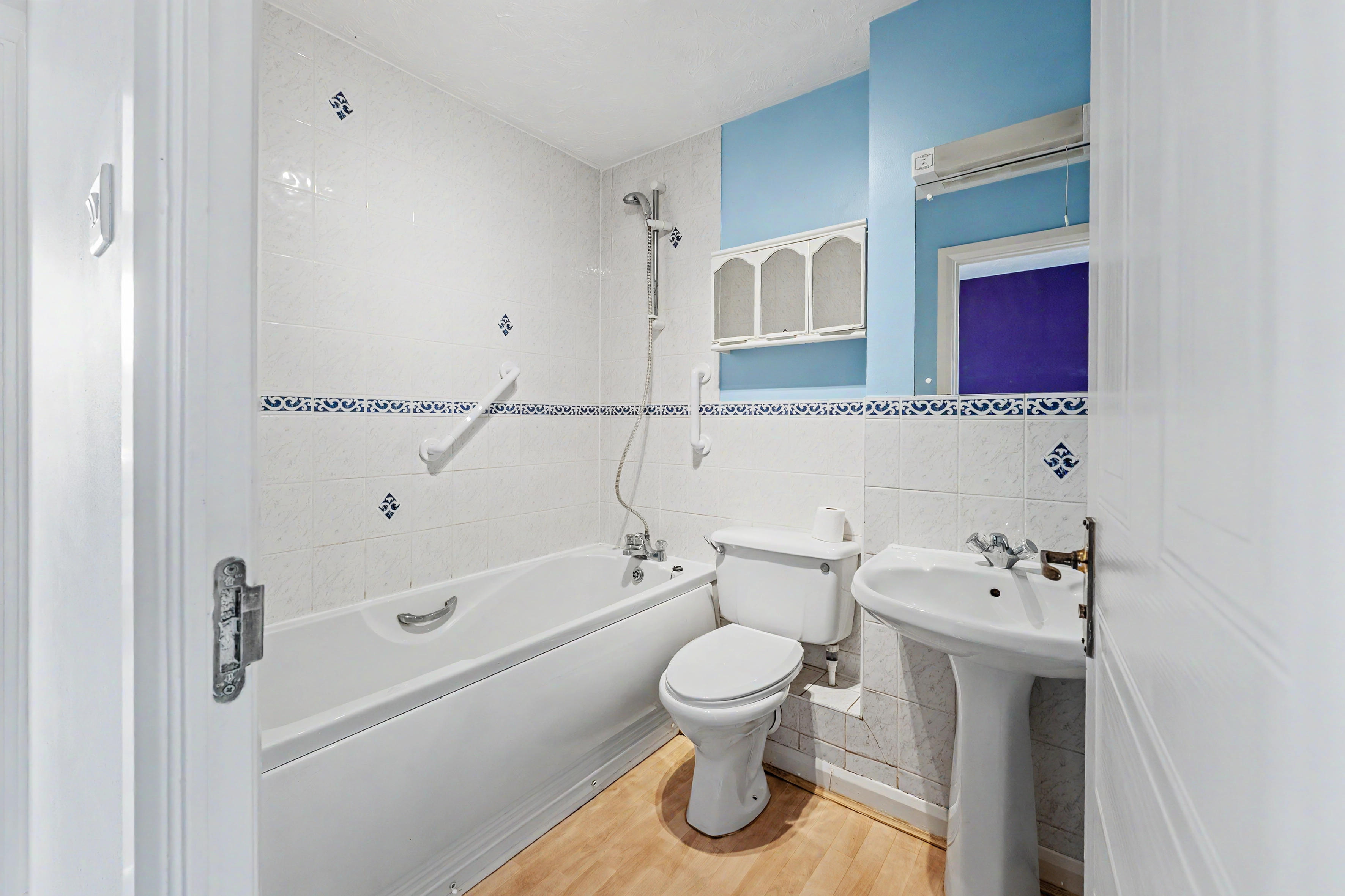 14 - Bathroom