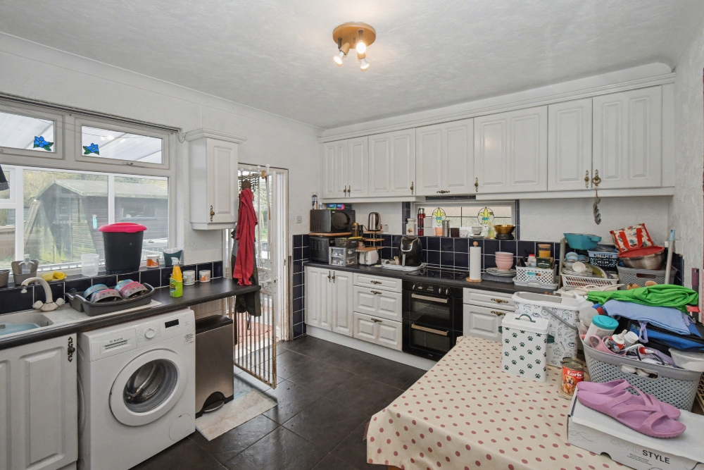 7 - Kitchen