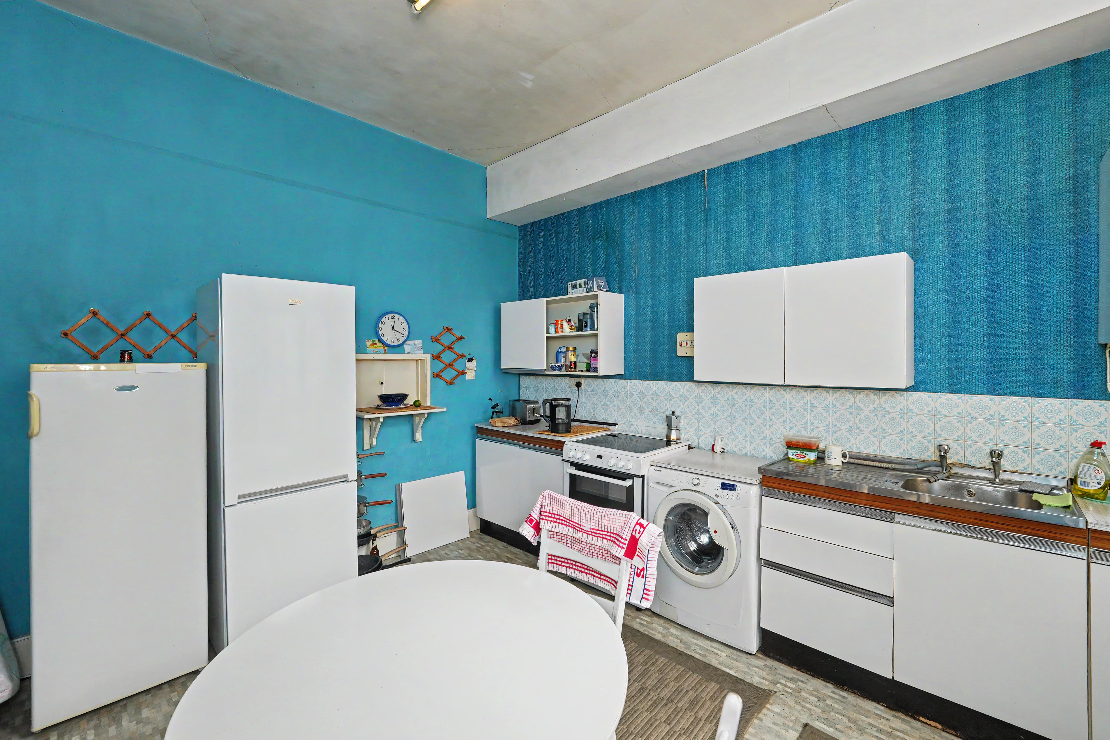 5 - Kitchen