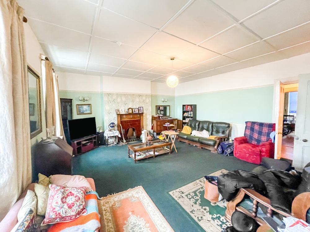 4 - Living room