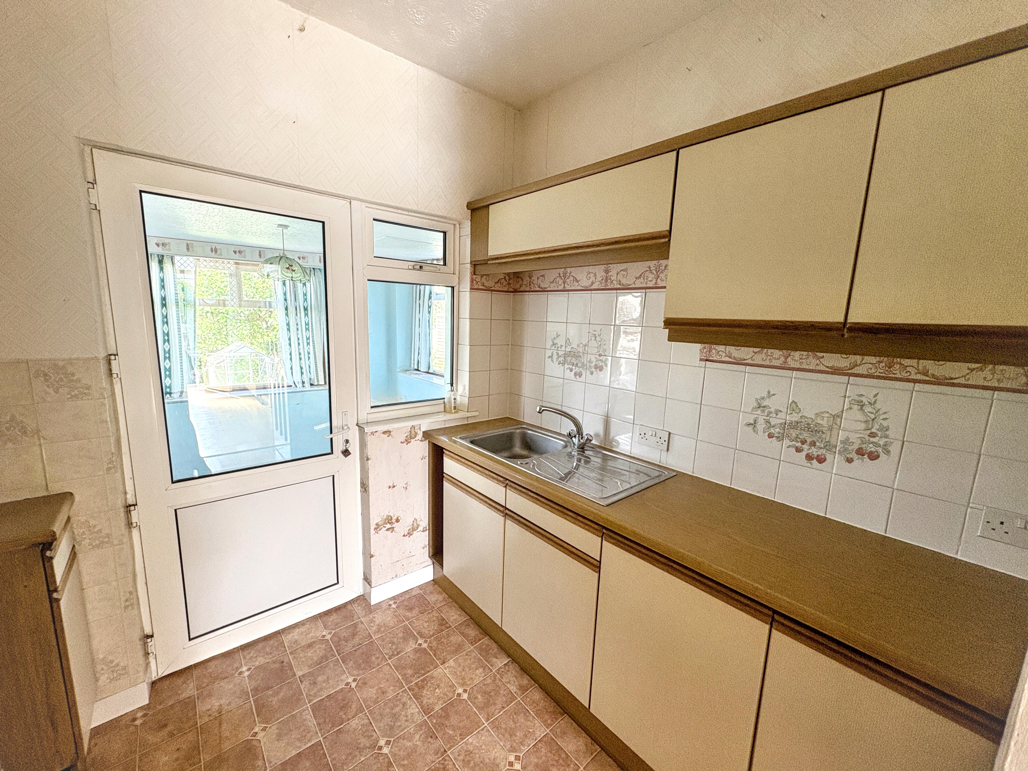 8 - Kitchen
