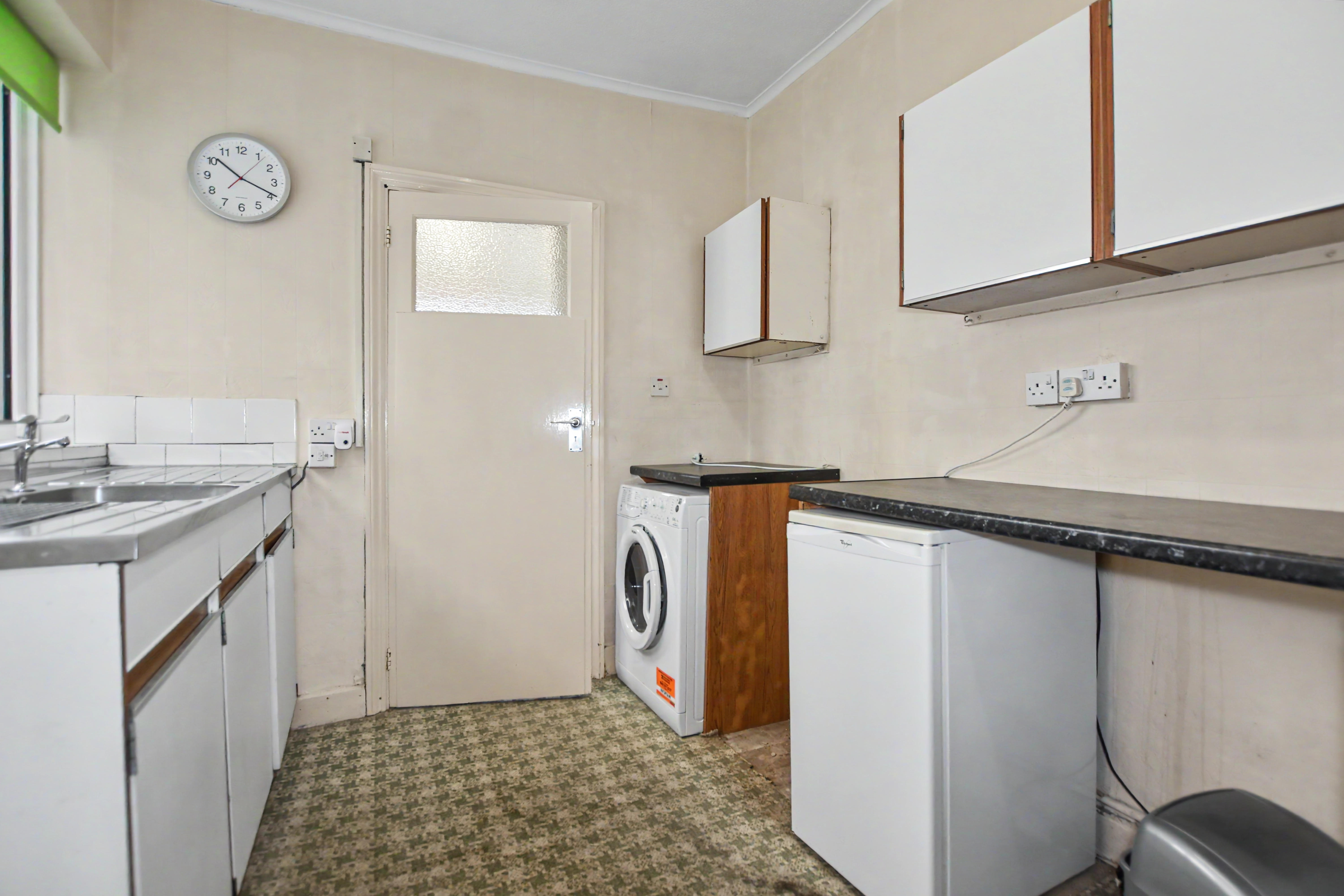 5 - Kitchen