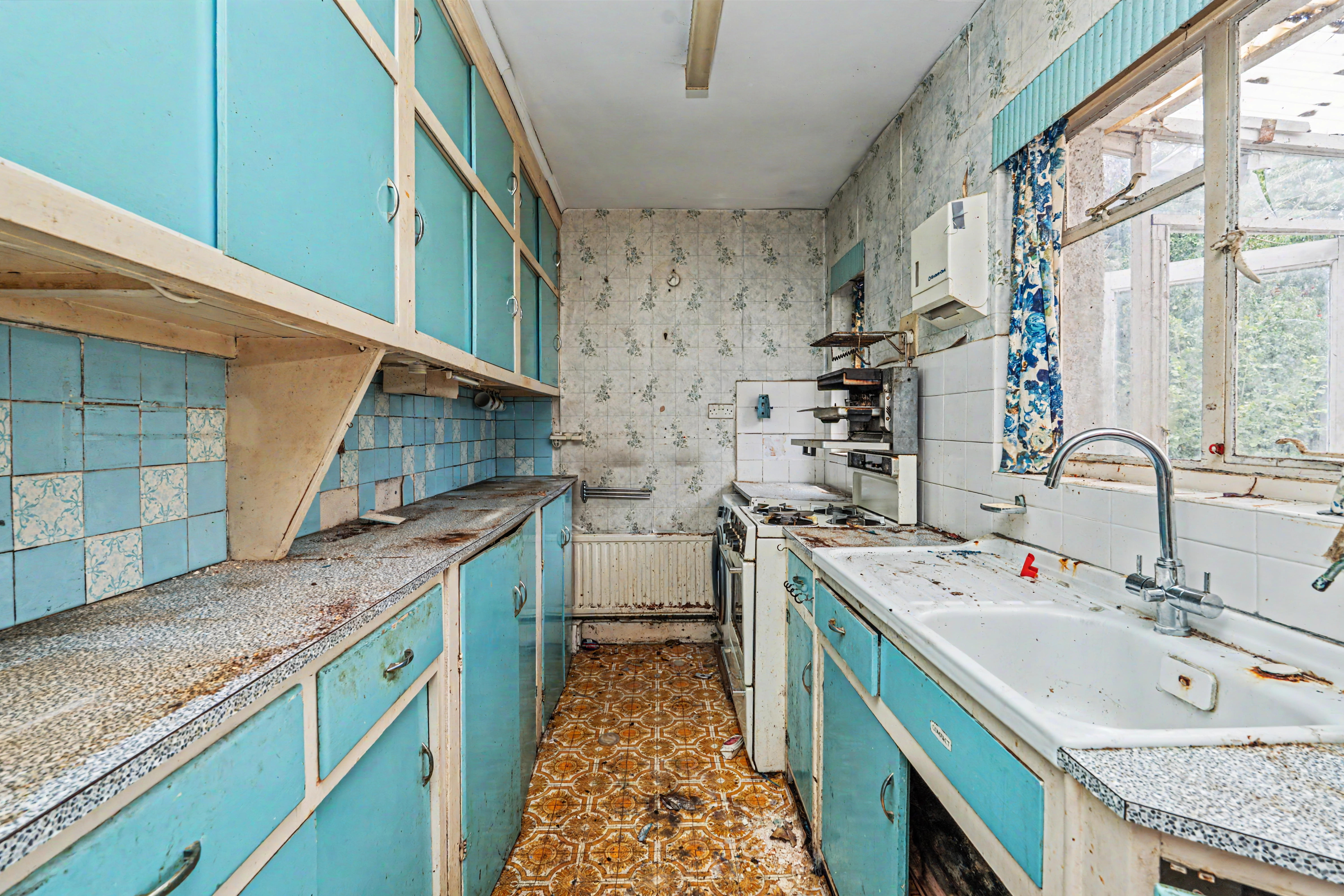 3 - Kitchen