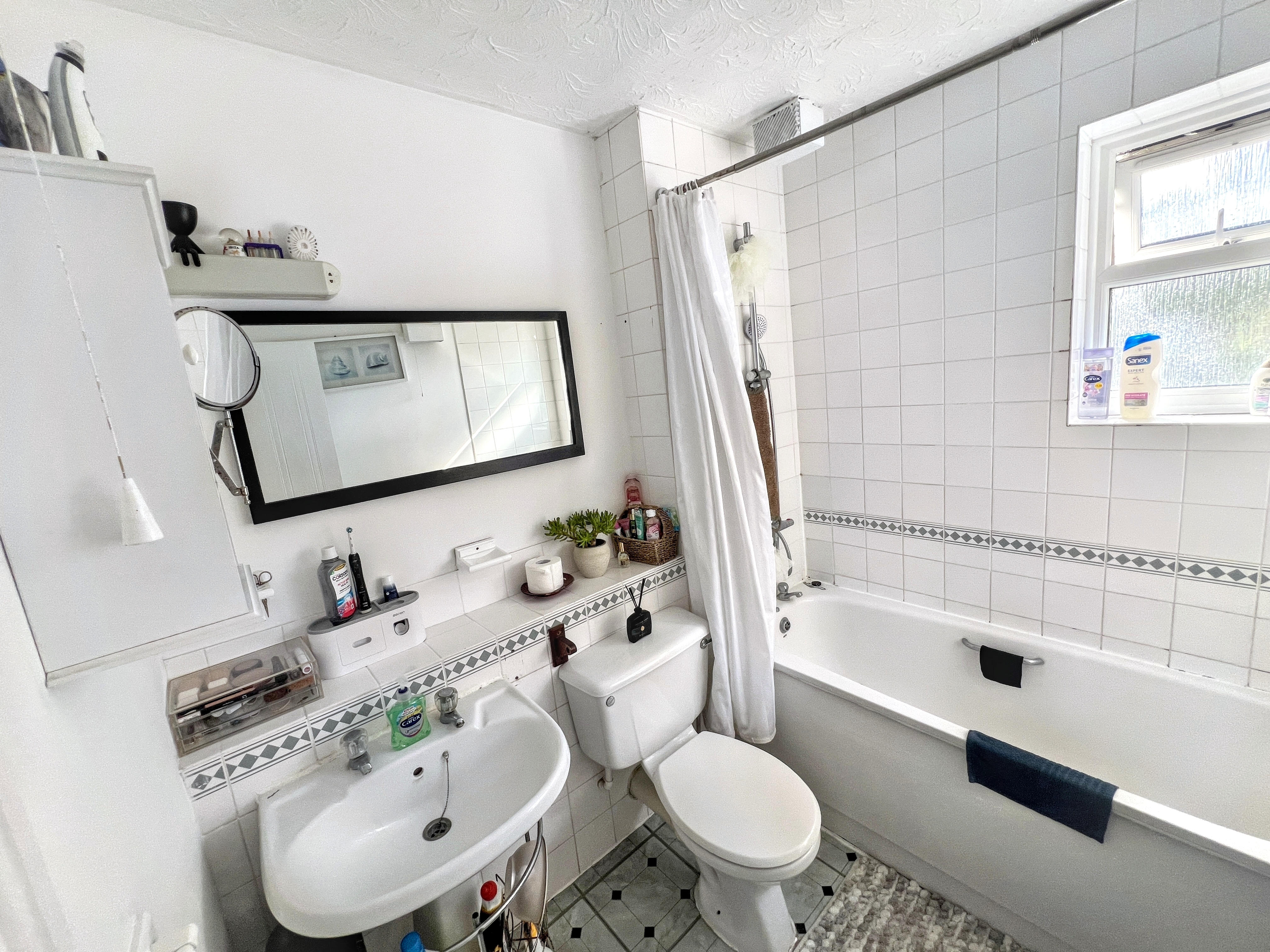 13 - Bathroom