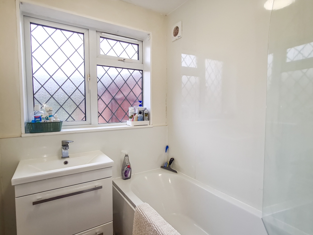 10 - Bathroom