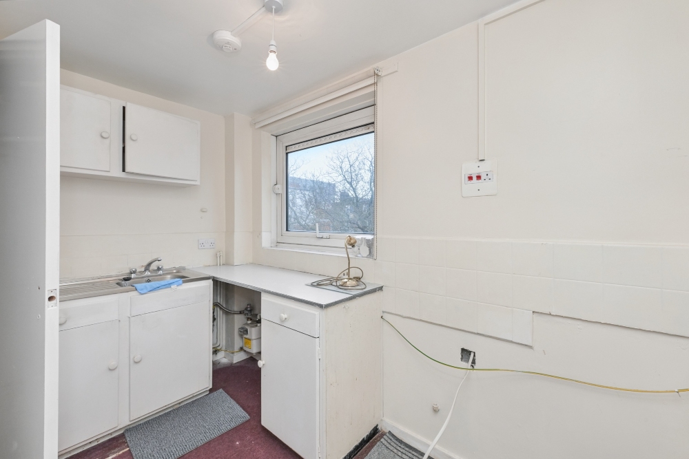 6 - Kitchen