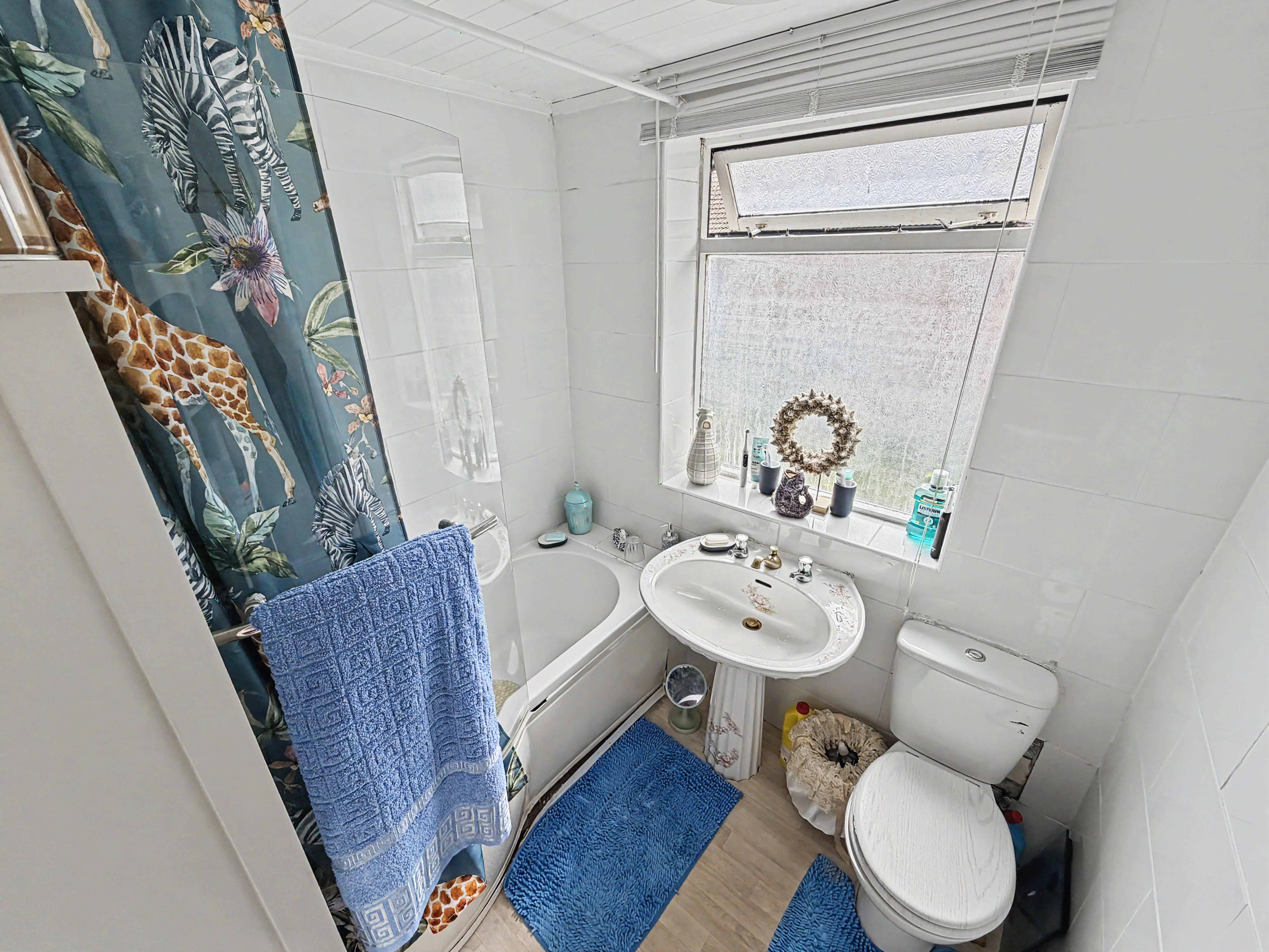 11 - Bathroom