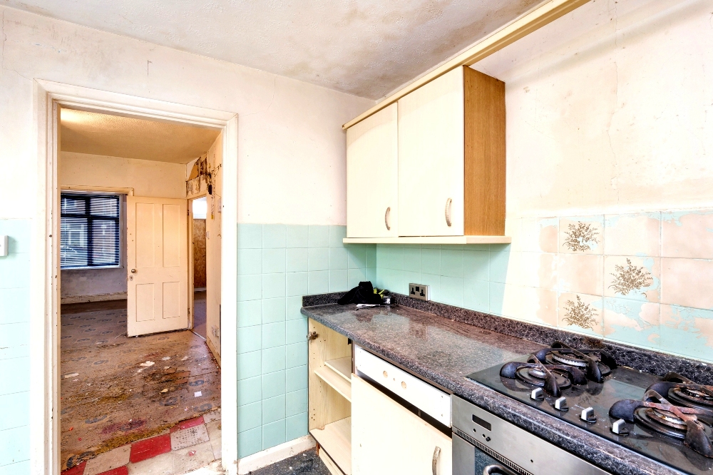 4 - Kitchen