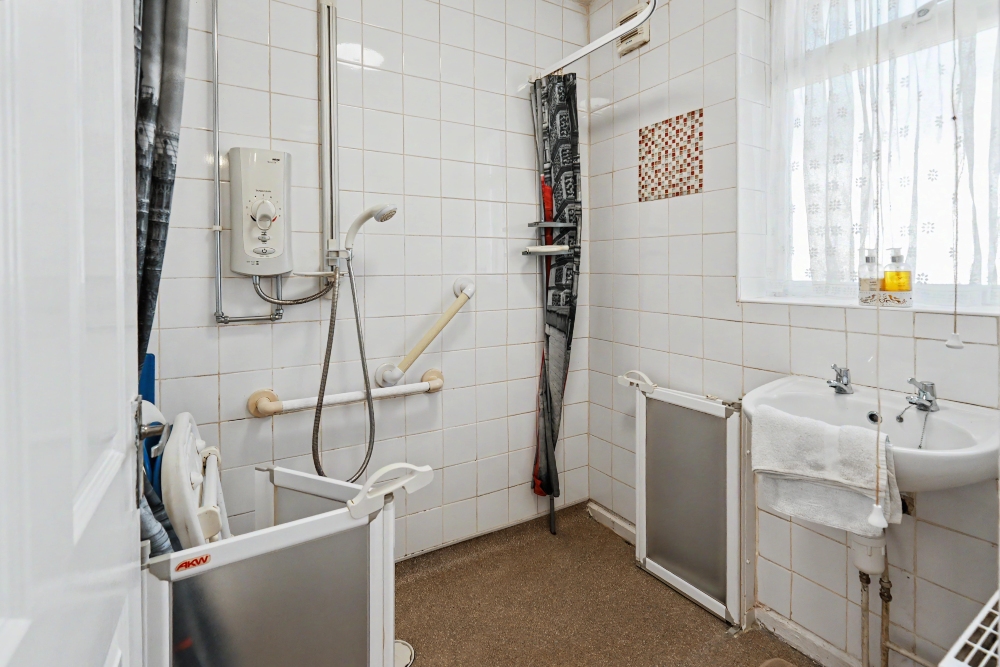 17 - Shower room