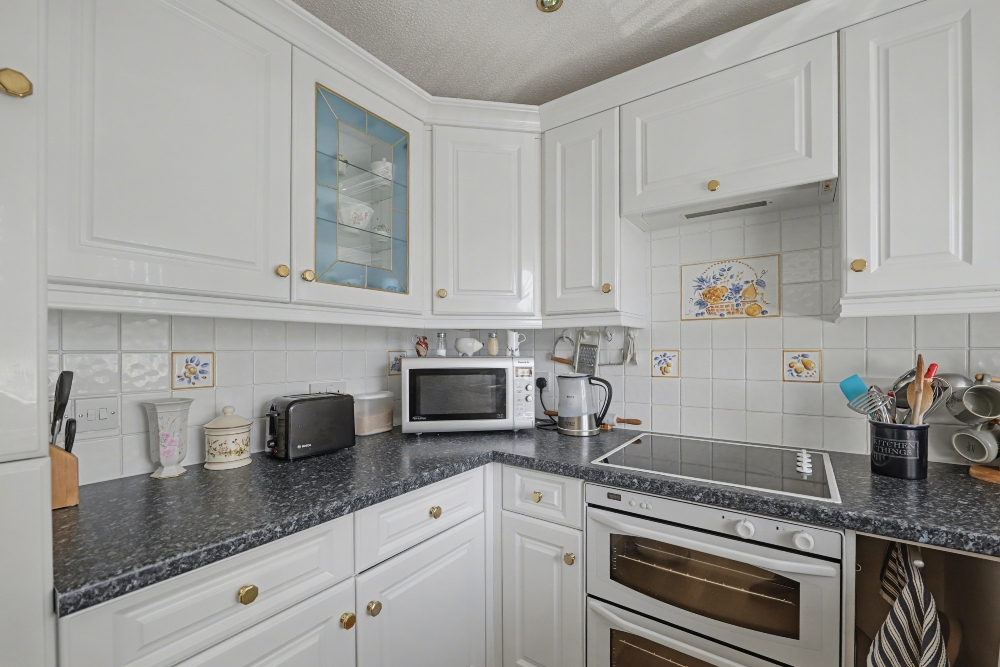 10 - Kitchen