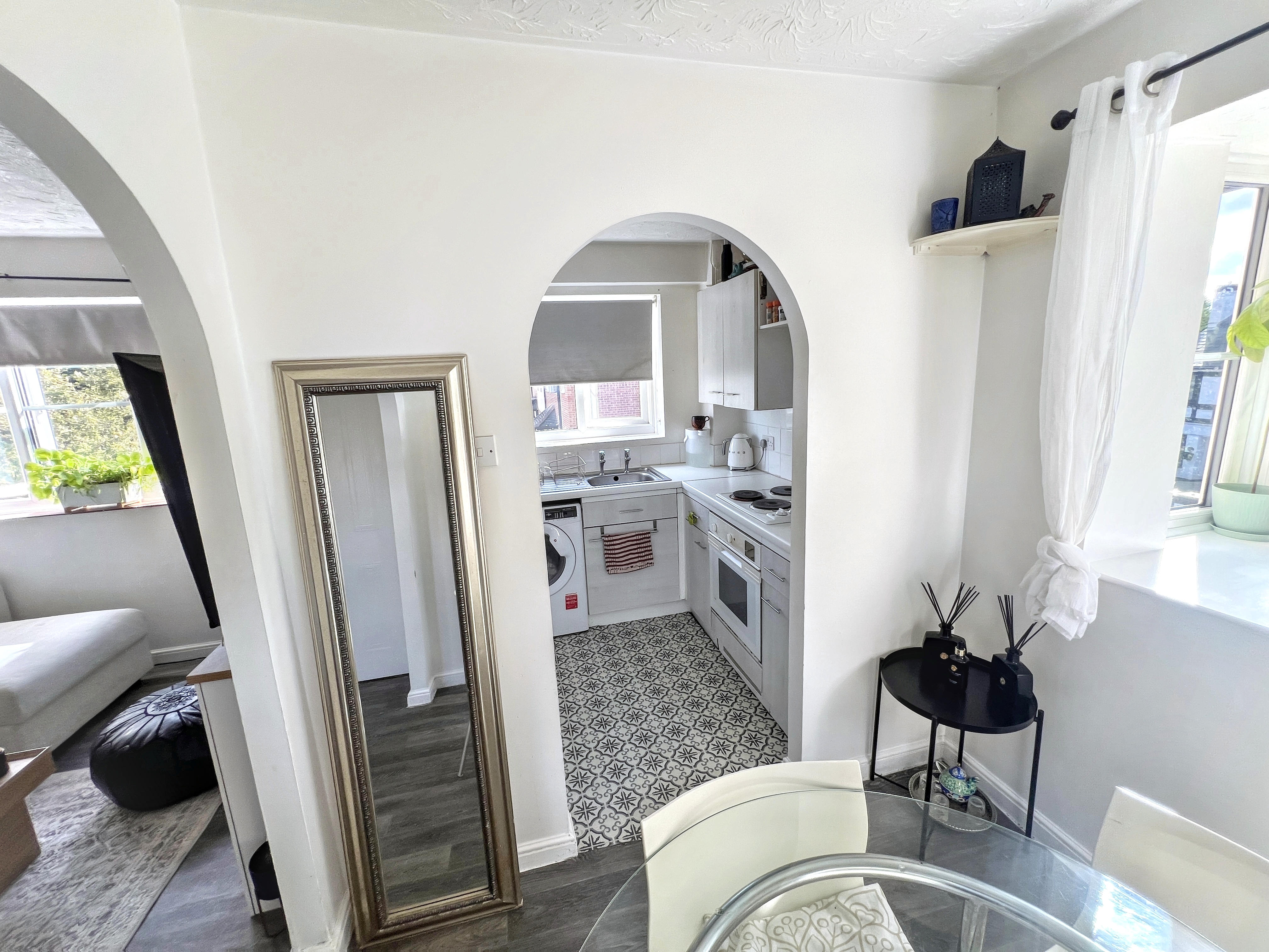 8 - Dining area