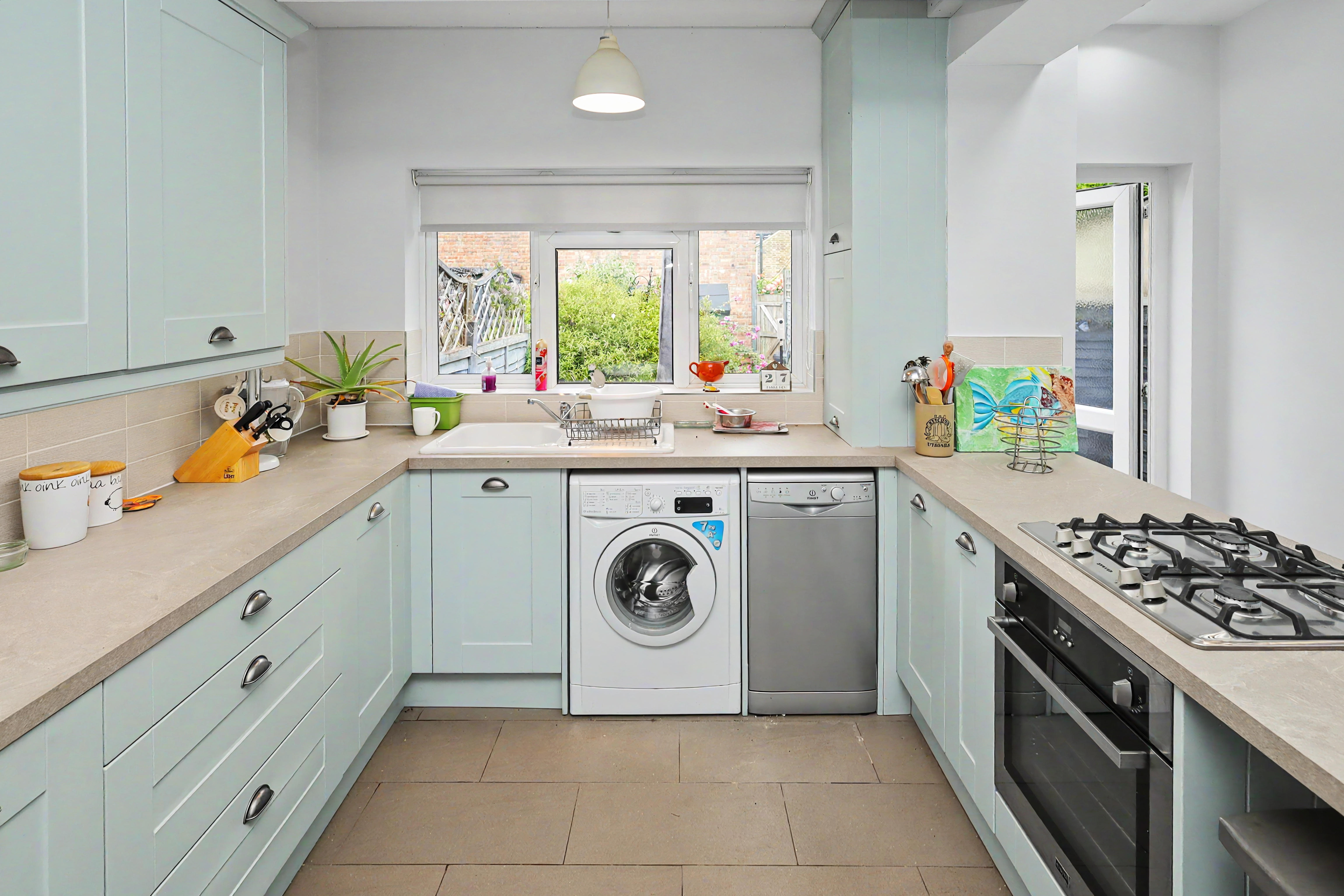 9 - Kitchen