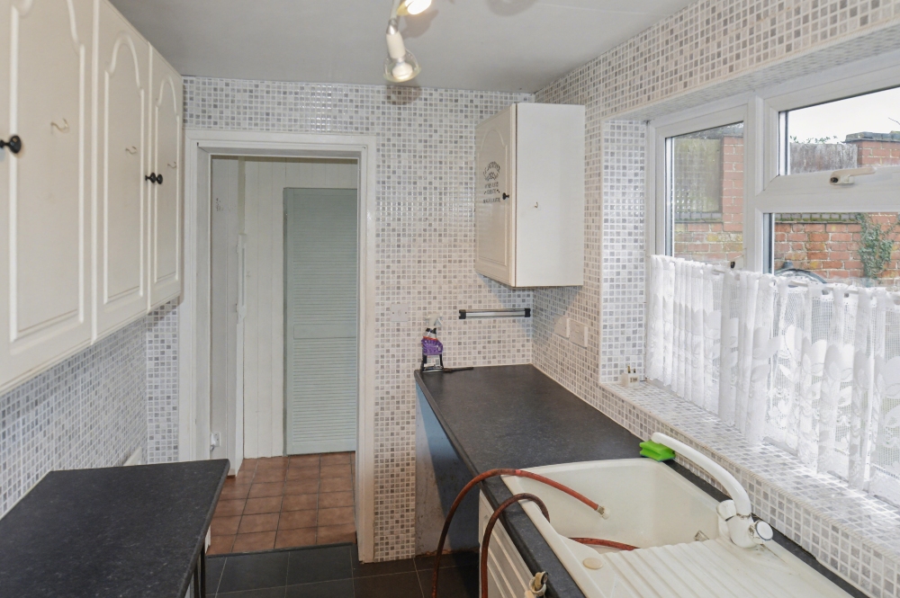 5 - Kitchen