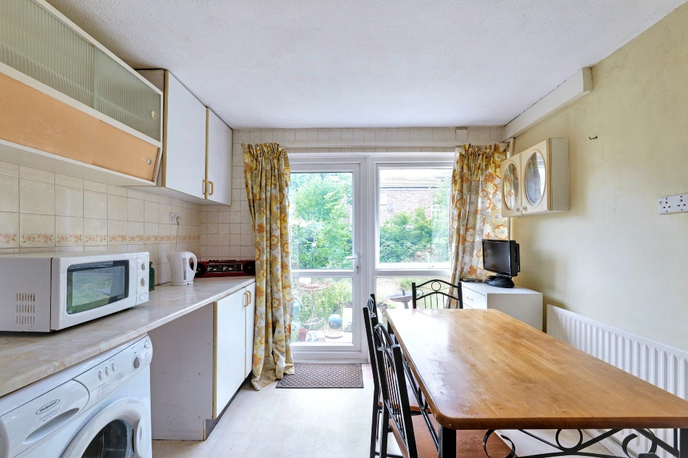 4 - Kitchen