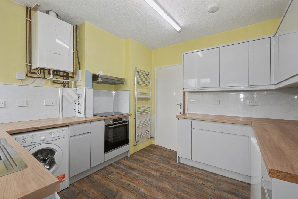 7 - Kitchen