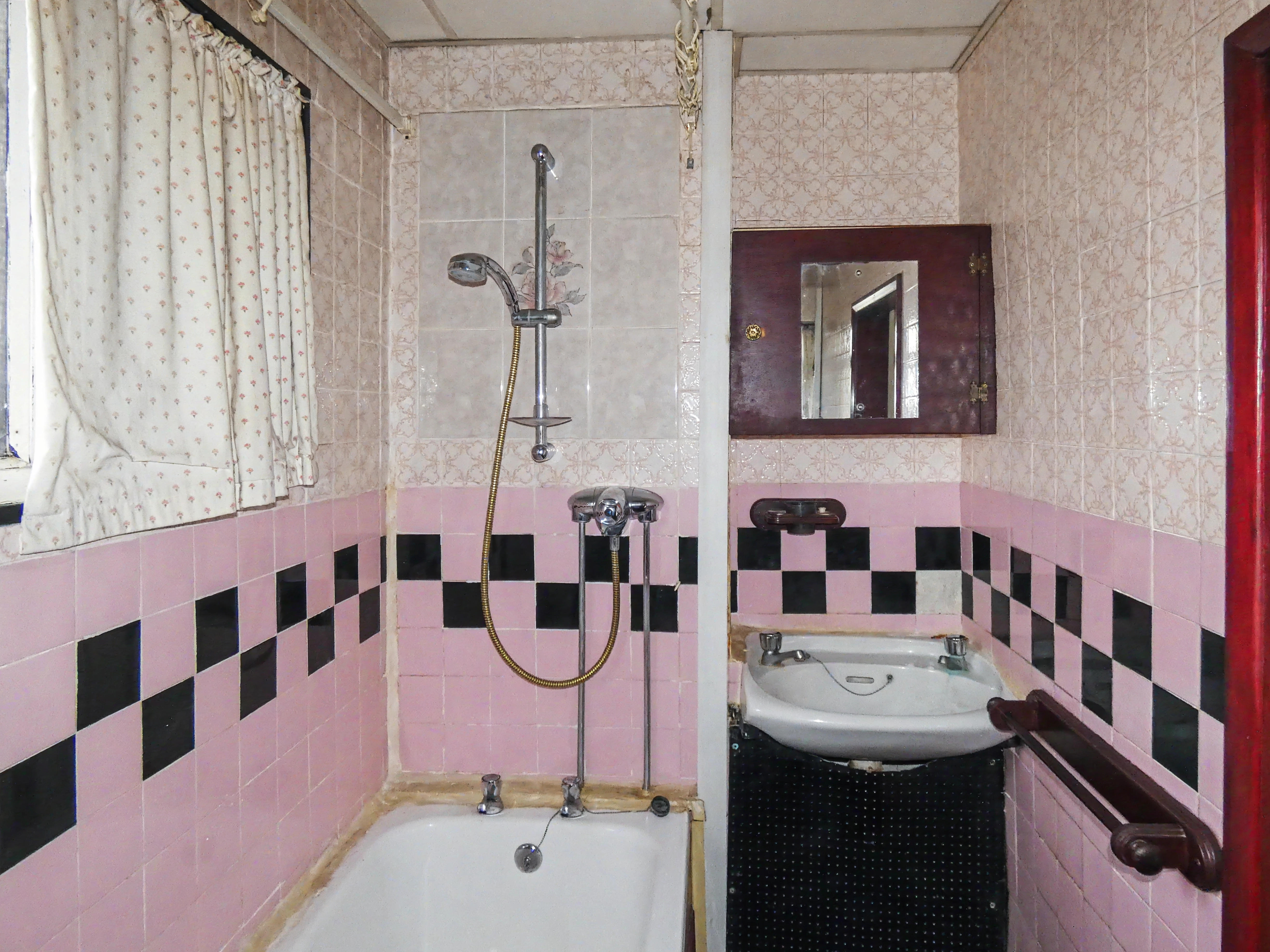 10 Bathroom