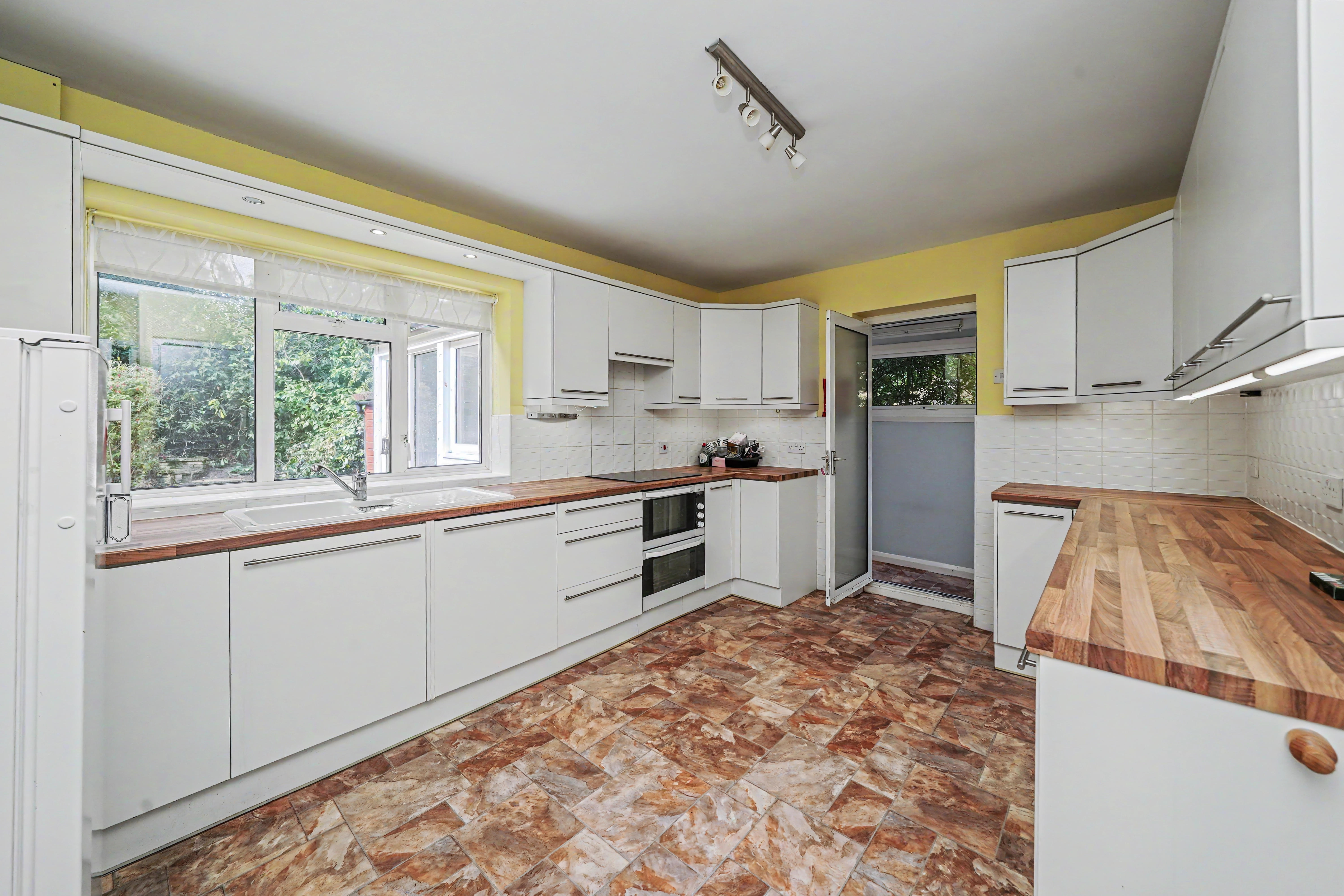 8 - Kitchen
