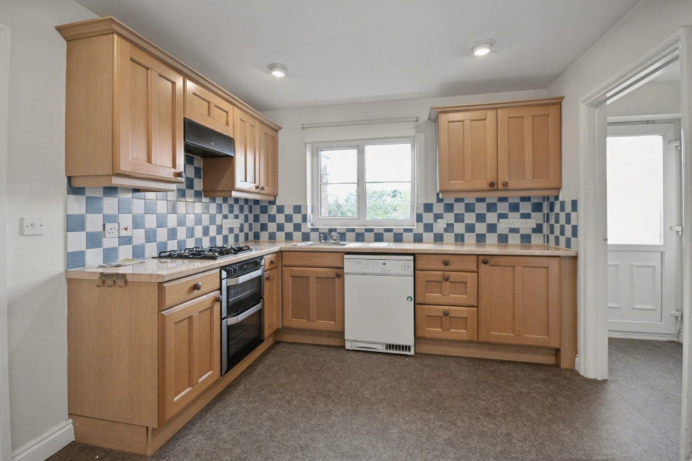 7 - Kitchen